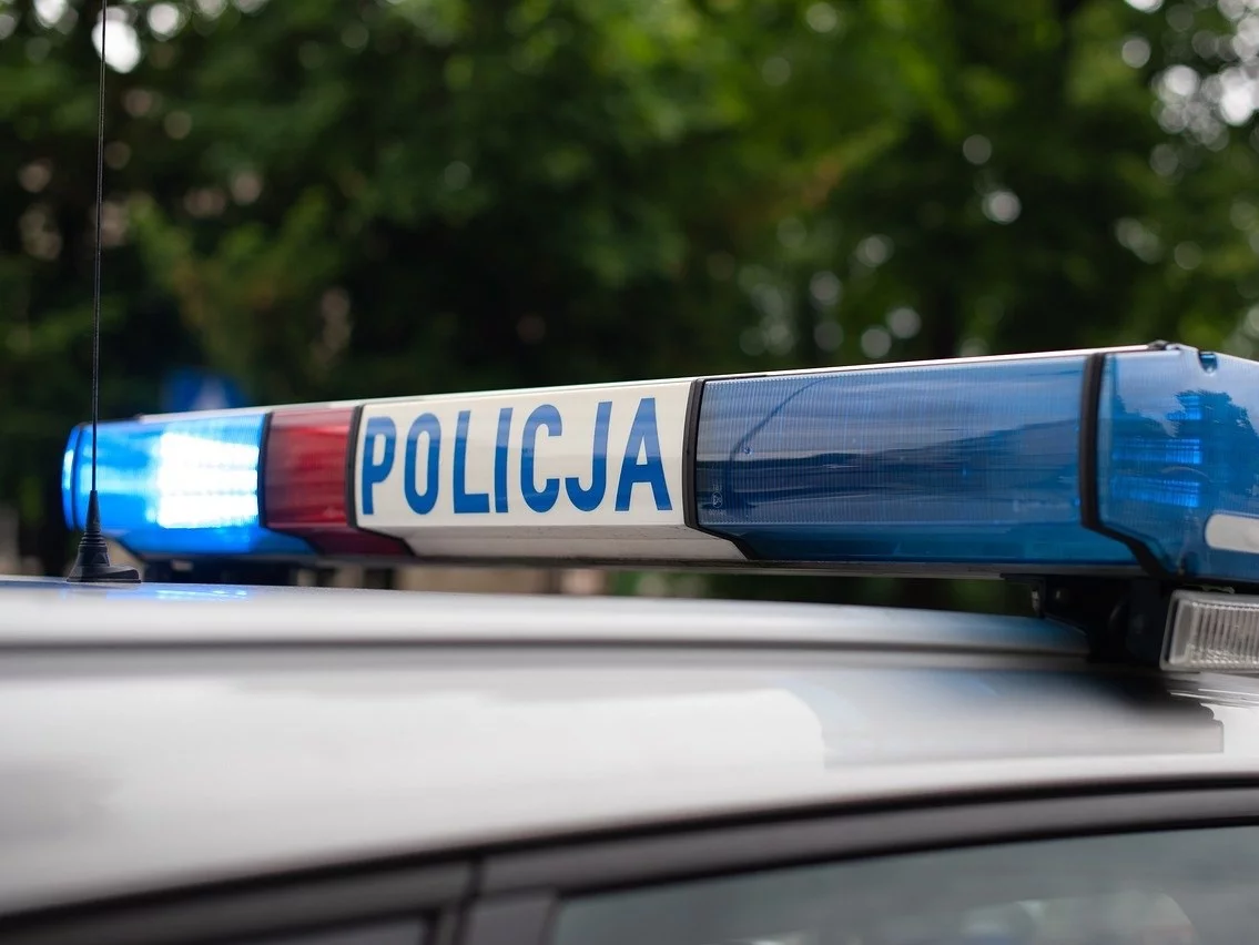 Mężczyzna ruszył na policjantów z nożem. Strzał ostrzegawczy nie zapobiegł tragedii Mężczyzna ruszył na policjantów z nożem. Strzał ostrzegawczy nie zapobiegł tragedii