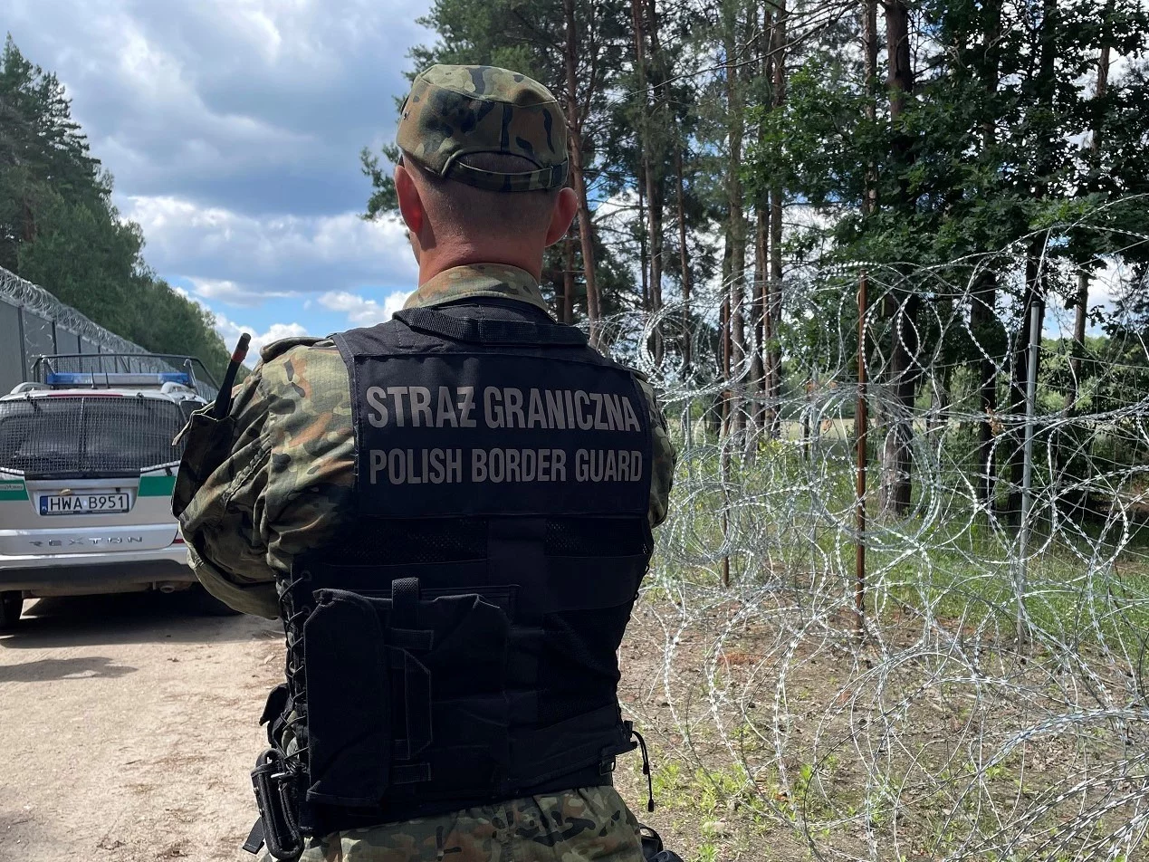 Migranci na granicy polsko-białoruskiej. Siemoniak podał nowe dane Migranci na granicy polsko-białoruskiej. Siemoniak podał nowe dane