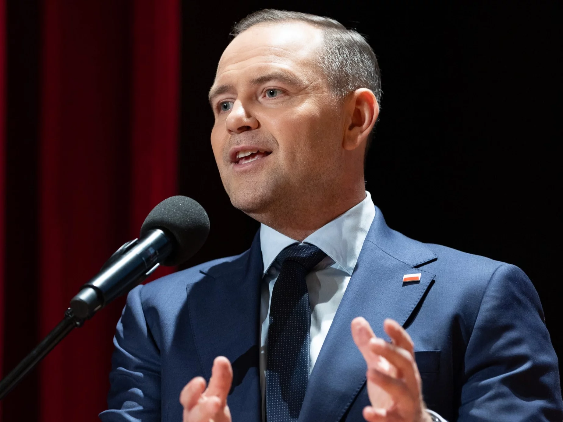 Nawrocki życzył maturzystom powodzenia. Internauci nie zostawili na nim suchej nitki Nawrocki życzył maturzystom powodzenia. Internauci nie zostawili na nim suchej nitki