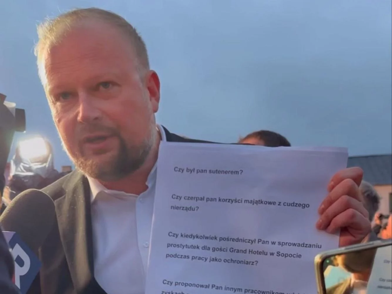 Poseł KO trafił do szpitala. To efekt awantury podczas debaty TV Republika Poseł KO trafił do szpitala. To efekt awantury podczas debaty TV Republika