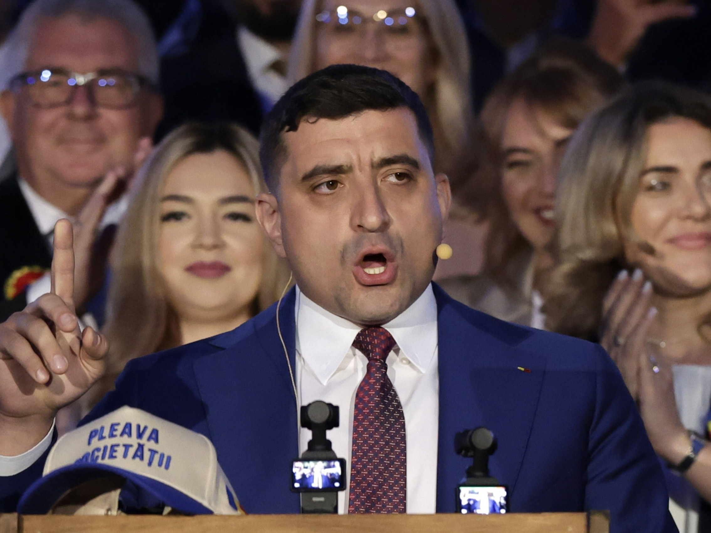 Przegrał wybory prezydenckie w Rumunii. Chce ponownego ich unieważnienia Przegrał wybory prezydenckie w Rumunii. Chce ponownego ich unieważnienia