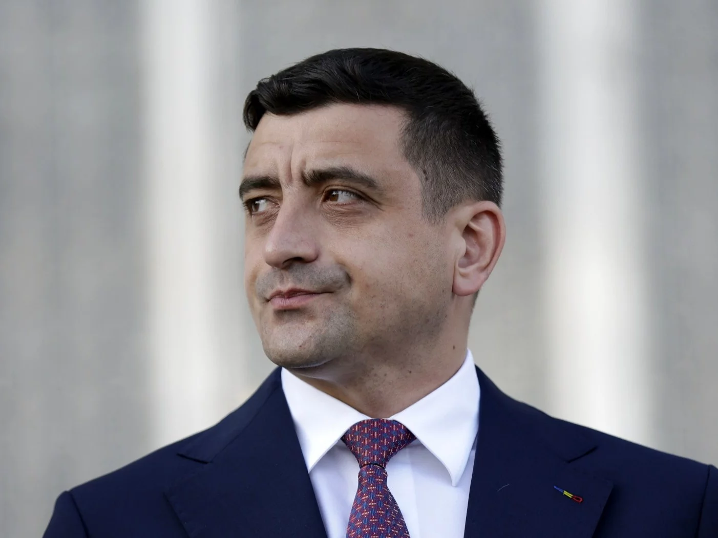 Rumuni wybierają prezydenta. Pierwszą turę zdecydowanie wygrał „sojusznik Trumpa” Rumuni wybierają prezydenta. Pierwszą turę zdecydowanie wygrał „sojusznik Trumpa”