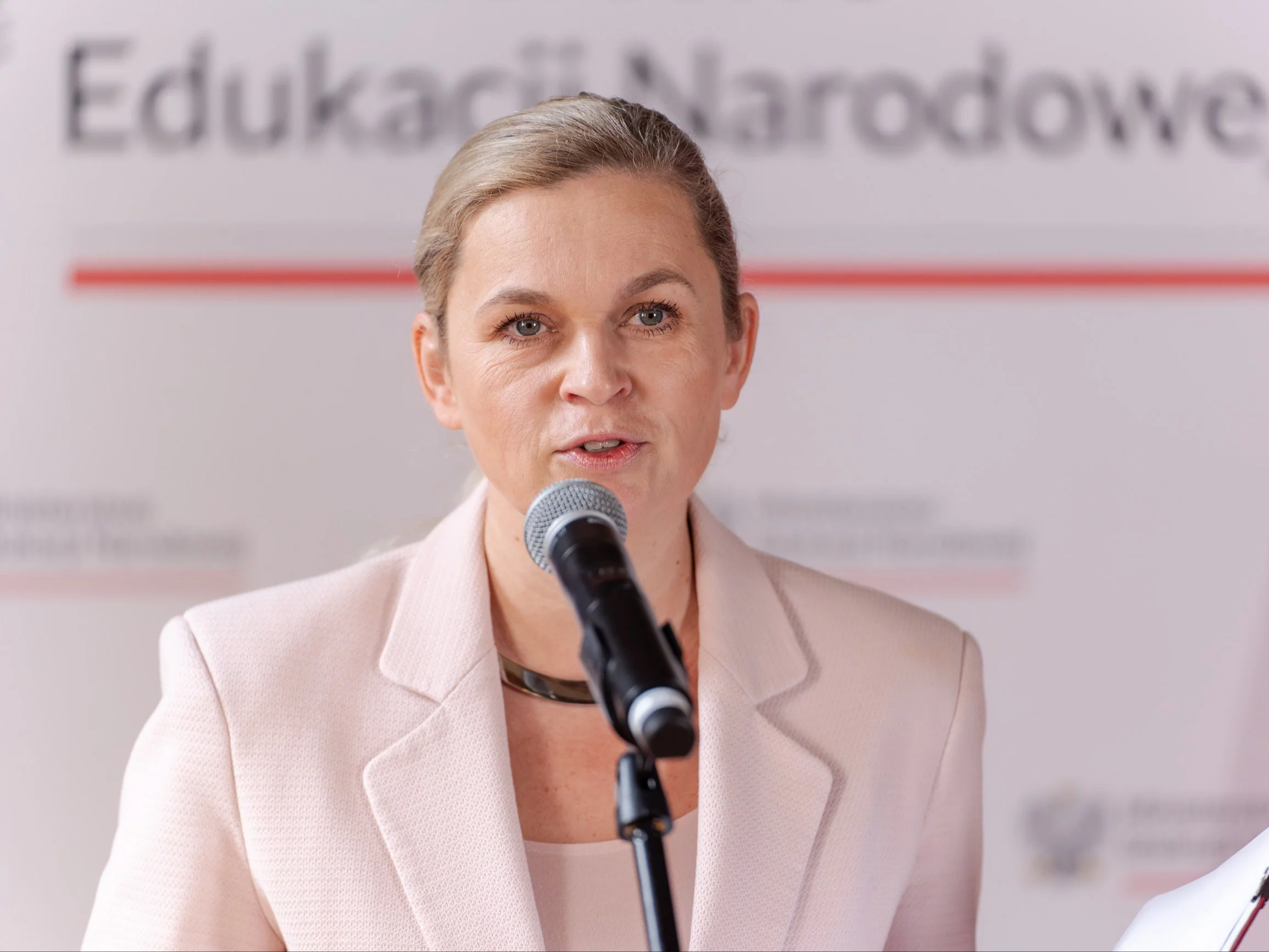 Szkoła w Chmurze pod ostrzałem. MEN stawia jasną granicę Szkoła w Chmurze pod ostrzałem. MEN stawia jasną granicę