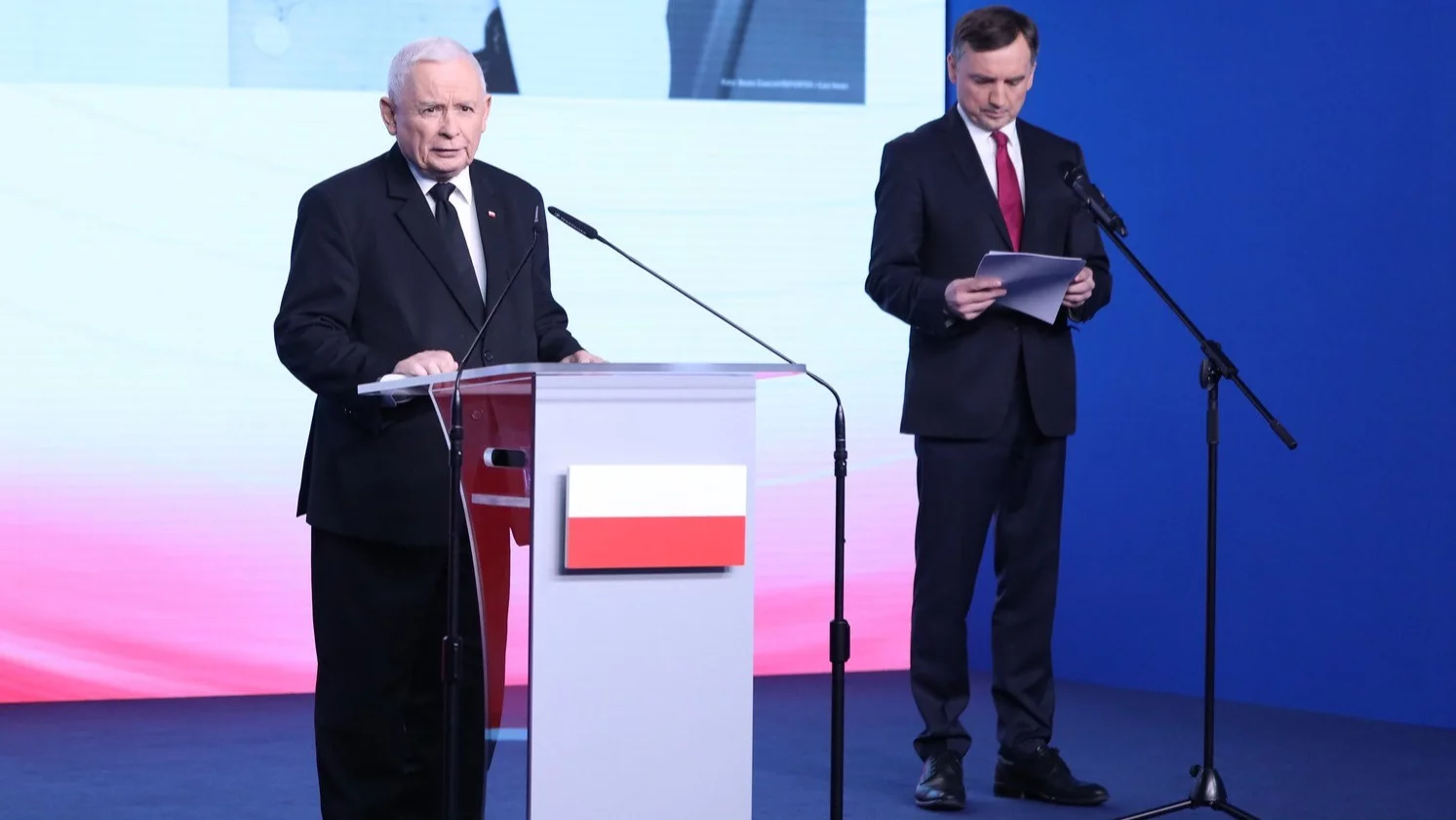 Ziobro przesłuchany w prokuraturze. Tłumaczył się z tajnego listu od Kaczyńskiego Ziobro przesłuchany w prokuraturze. Tłumaczył się z tajnego listu od Kaczyńskiego