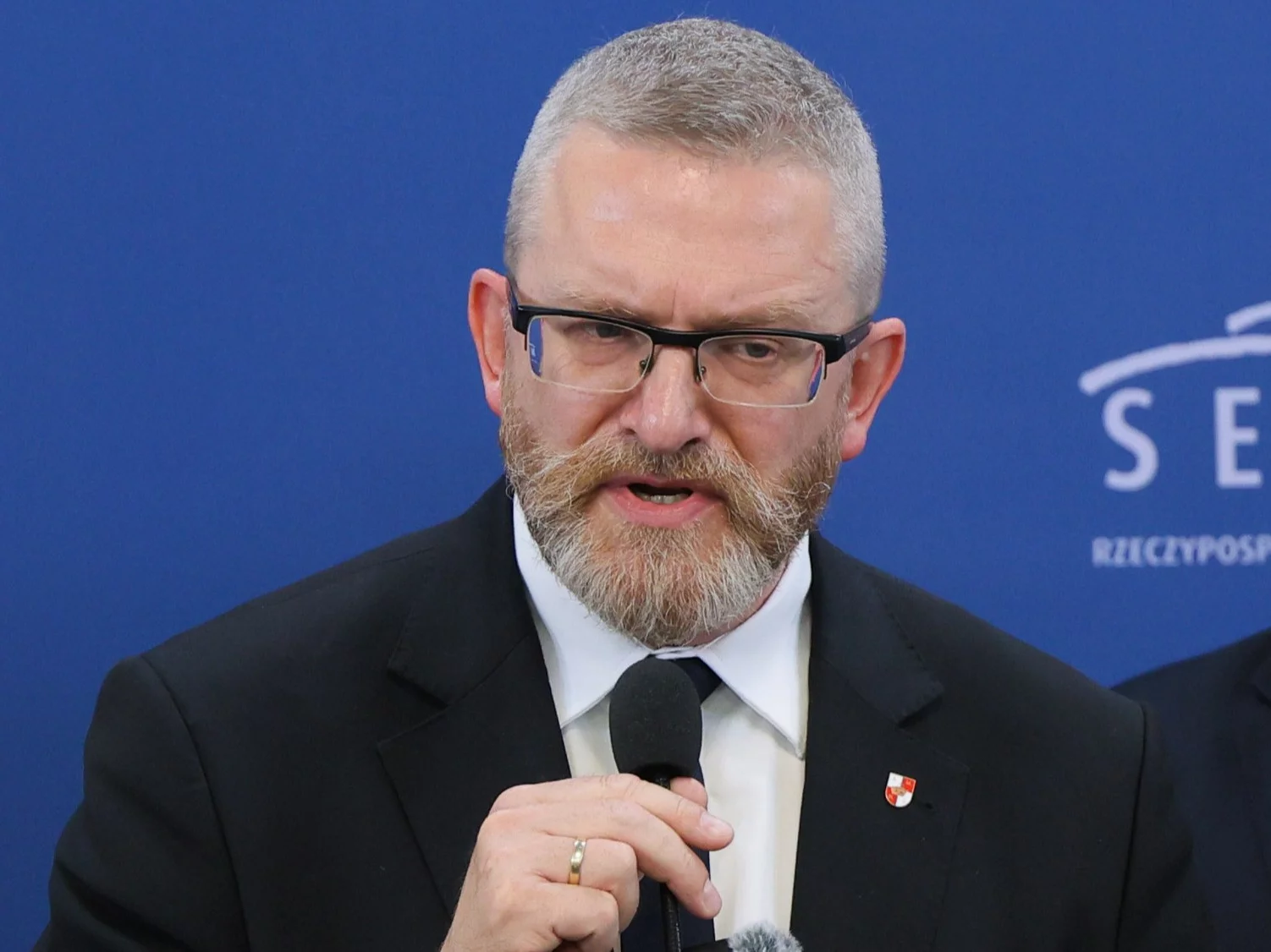 Braun już nie wejdzie do Sejmu. Jest oficjalny dokument Braun już nie wejdzie do Sejmu. Jest oficjalny dokument