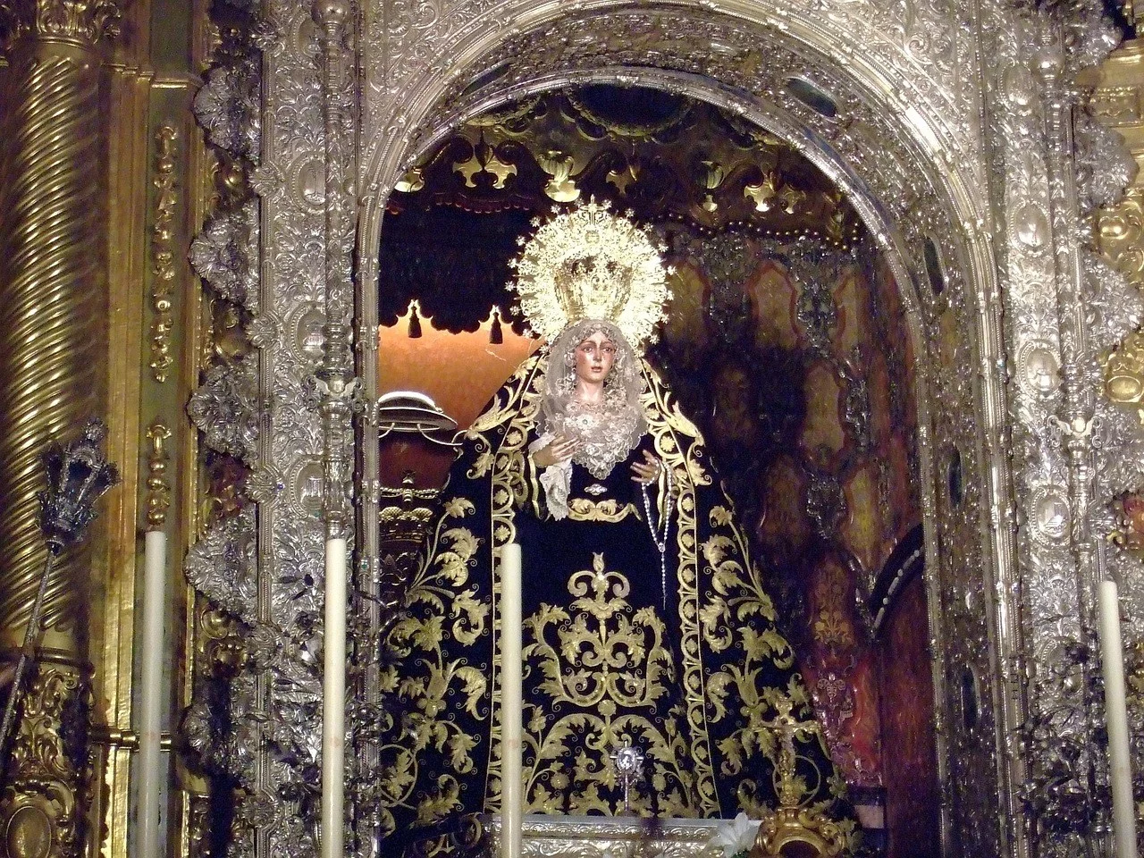 Figura Matki Boskiej jak po „operacji plastycznej”. Afera po renowacji zabytku Figura Matki Boskiej jak po „operacji plastycznej”. Afera po renowacji zabytku