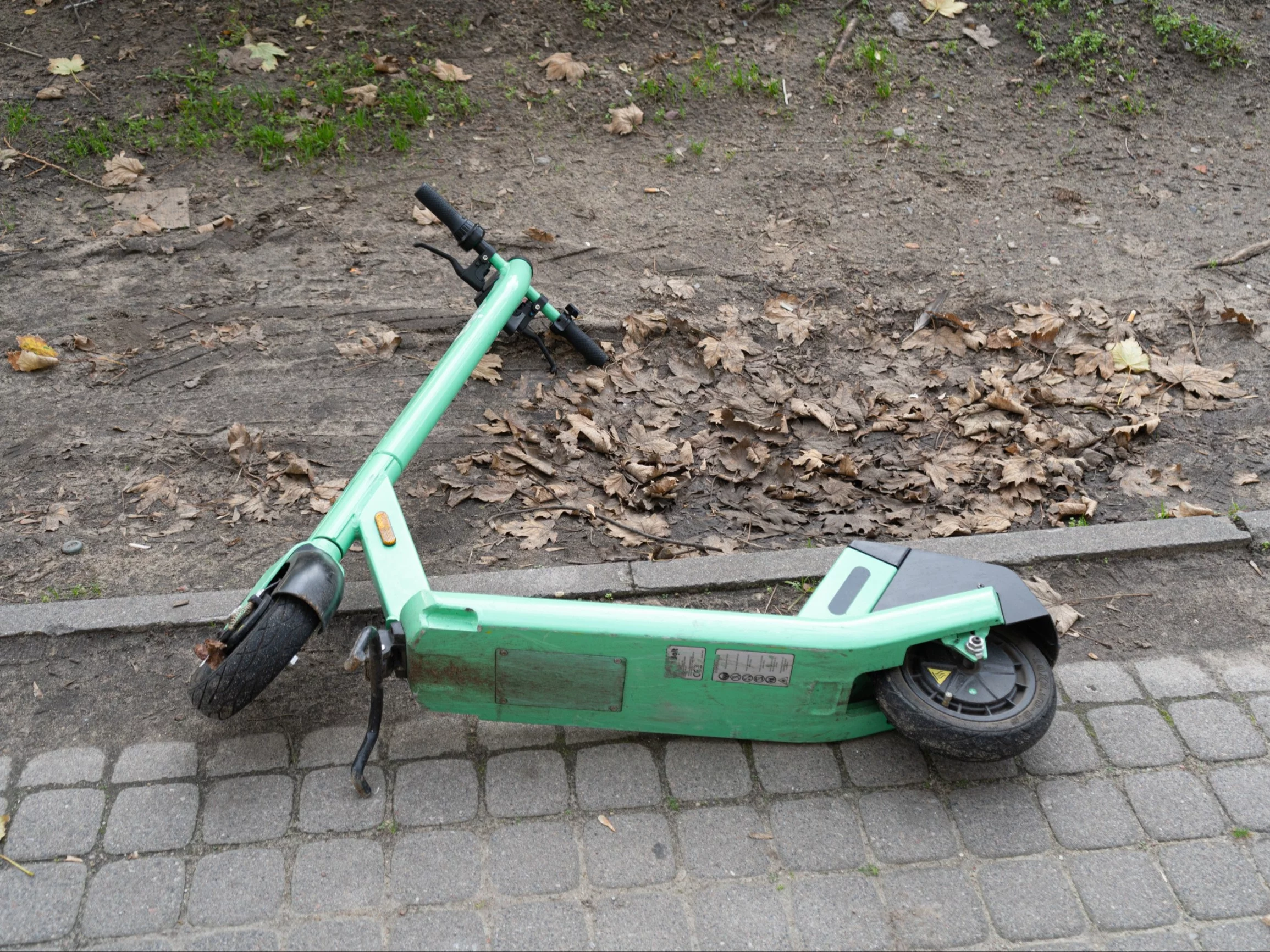 Potworny wypadek na hulajnodze. 14-latek w śpiączce, 13-latek w stanie ciężkim Potworny wypadek na hulajnodze. 14-latek w śpiączce, 13-latek w stanie ciężkim