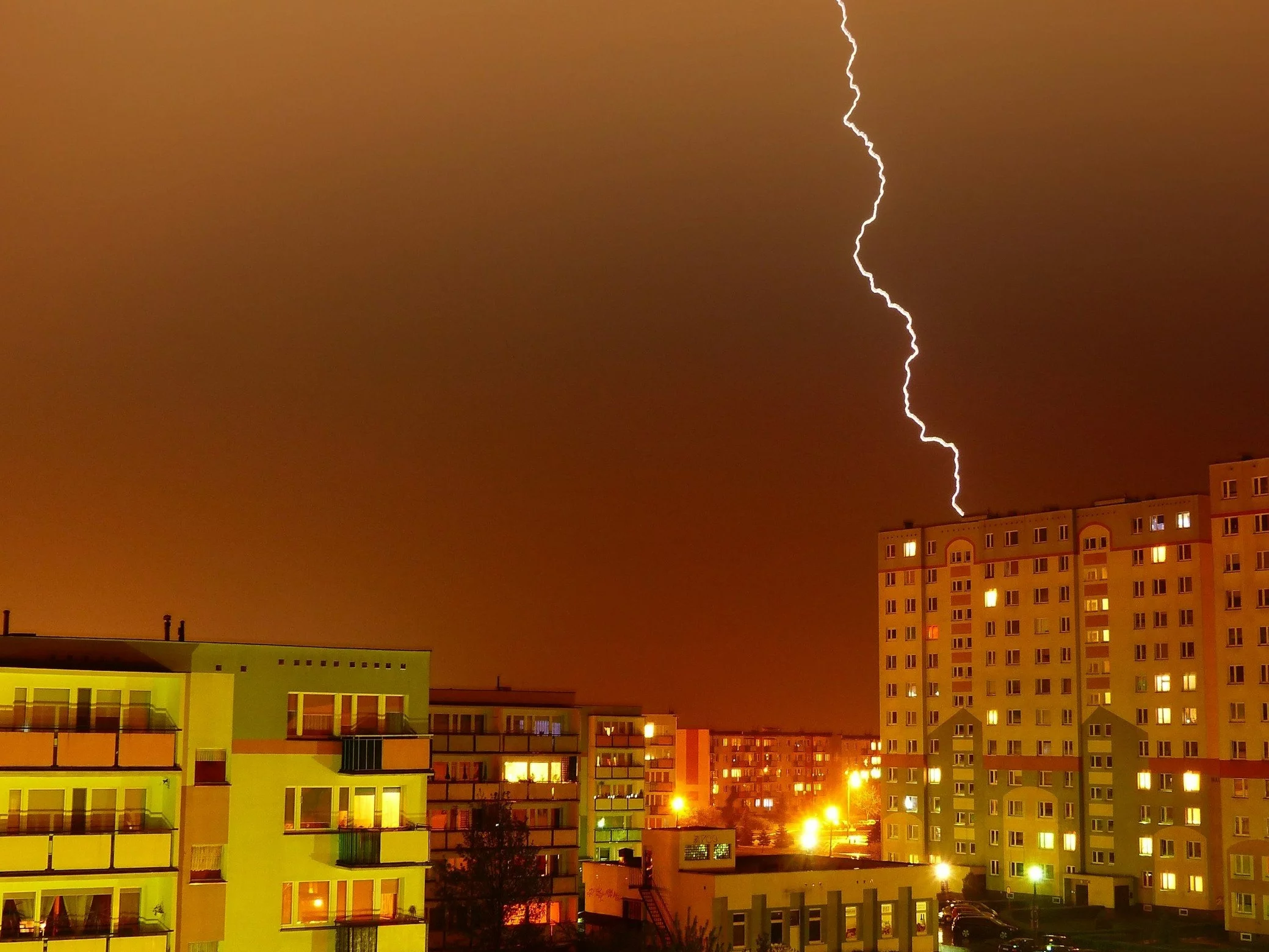 Silne nawałnice przetoczyły się przez Polskę. IMGW wydał kolejne alerty Silne nawałnice przetoczyły się przez Polskę. IMGW wydał kolejne alerty