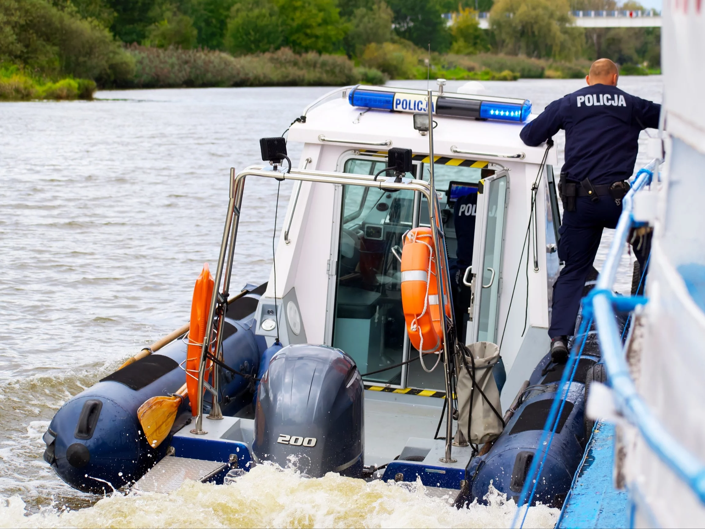 Trzech nastolatków zaginęło na jeziorze. Pilny komunikat policji Trzech nastolatków zaginęło na jeziorze. Pilny komunikat policji
