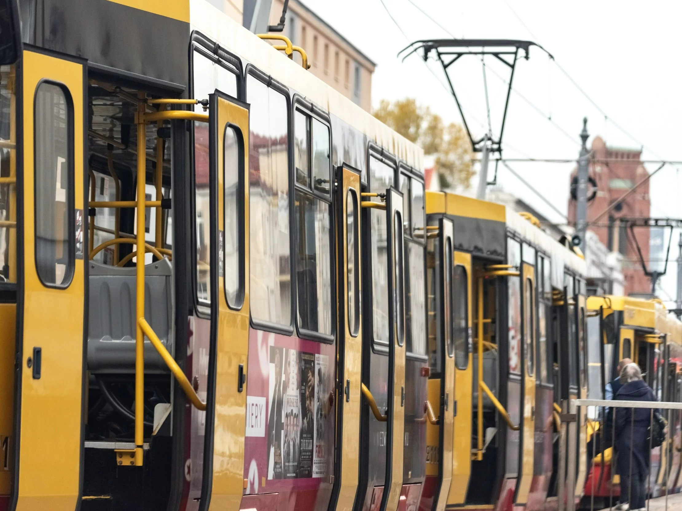 Awantura w centrum stolicy. Pijani nieletni grozili śmiercią motorniczemu