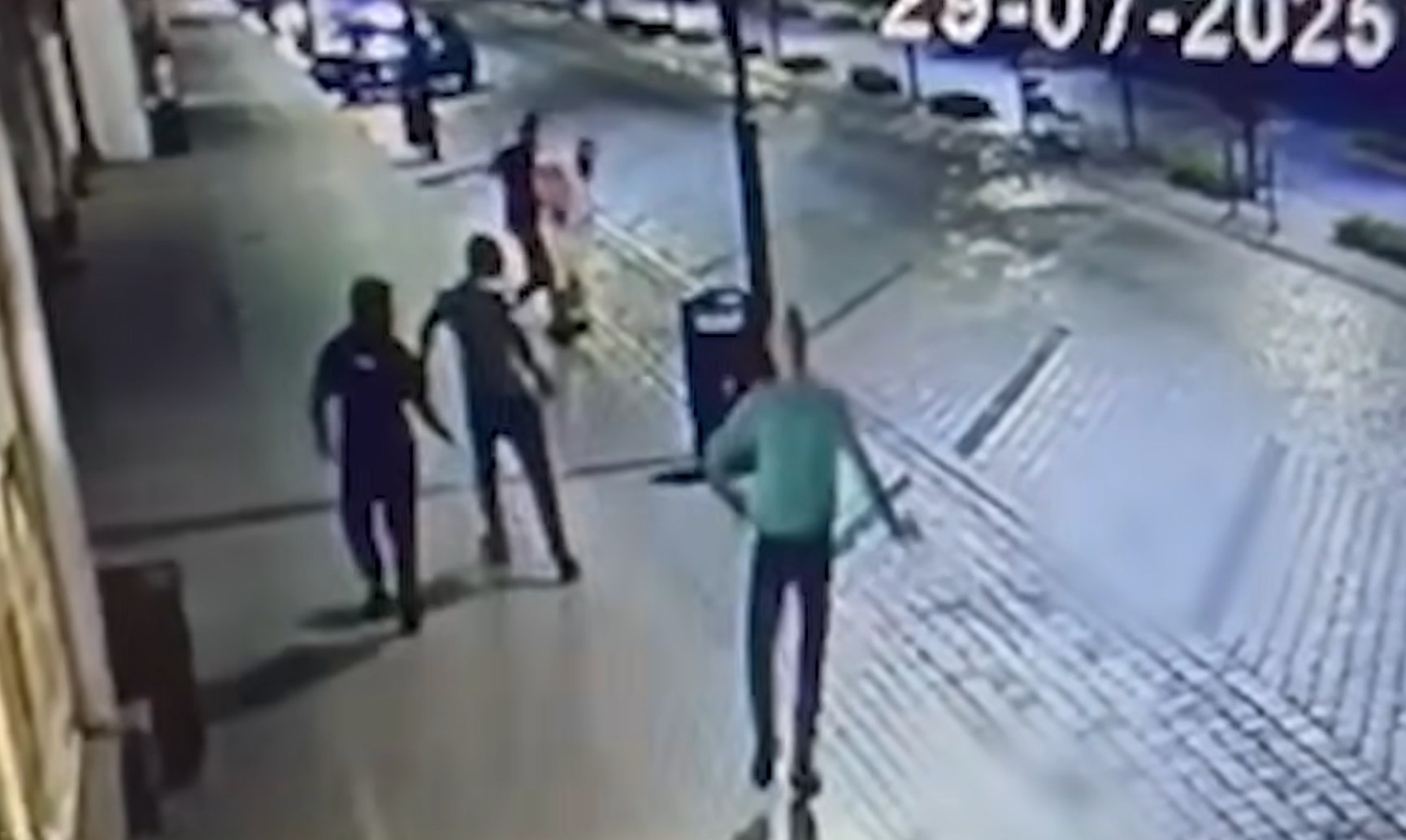 Brutalny napad w Głogowie. Napadli z tasakiem na obywatela Bangladeszu