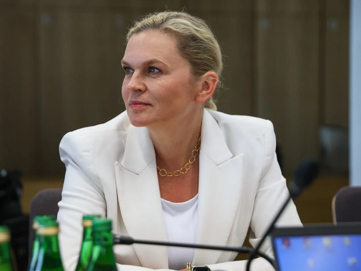 Burza po sugestiach o Nowackiej. Poseł gęsto się tłumaczy Burza po sugestiach o Nowackiej. Poseł gęsto się tłumaczy