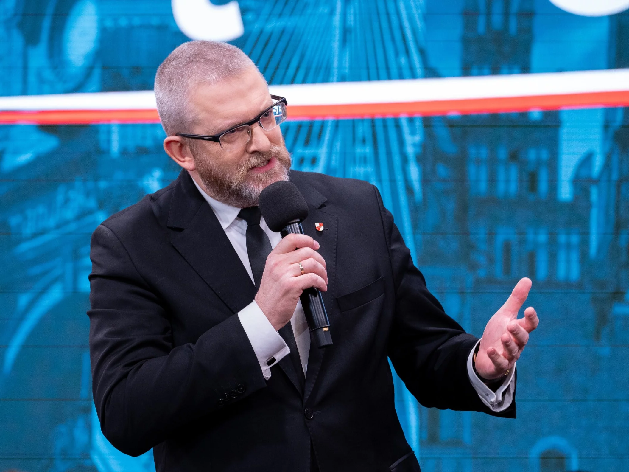 Grzegorz Braun z kolejnymi zarzutami. "Odpowiedzialność karna za 17 przestępstw" Grzegorz Braun z kolejnymi zarzutami. "Odpowiedzialność karna za 17 przestępstw"