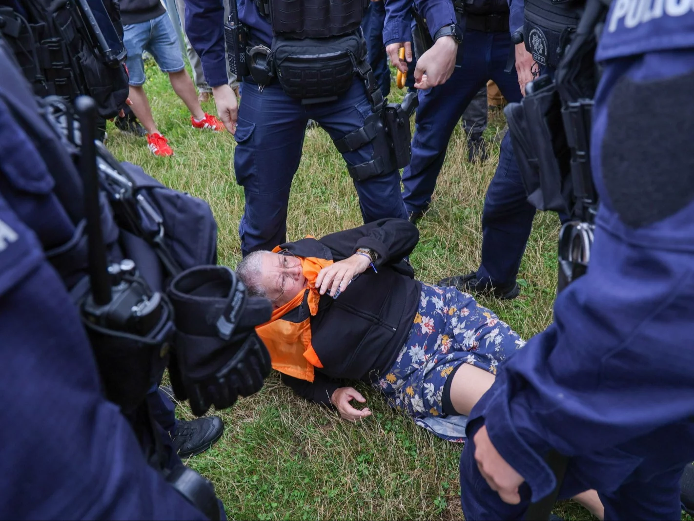 Incydent na marszu Konfederacji. Policja wyniosła Babcię Kasię