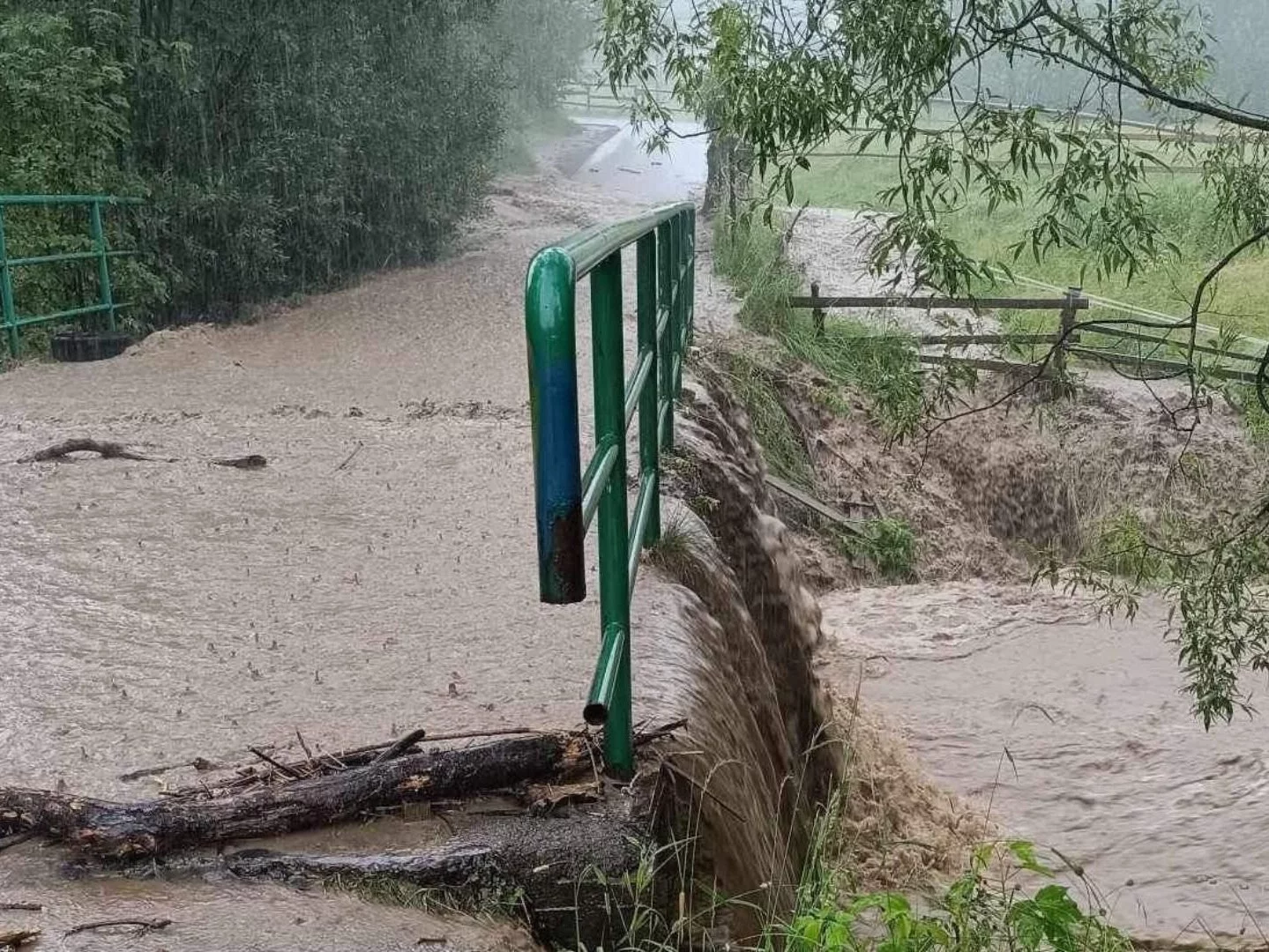 MGW bije na alarm. Intensywne deszcze zagrożą mieszkańcom pięciu województw