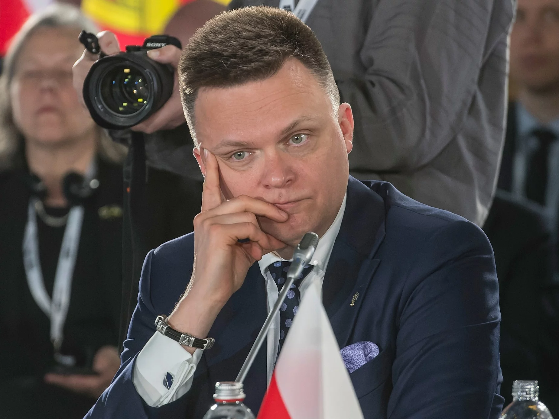 Miażdżący sondaż dla Szymona Hołowni. Wyniki mówią same za siebie Miażdżący sondaż dla Szymona Hołowni. Wyniki mówią same za siebie