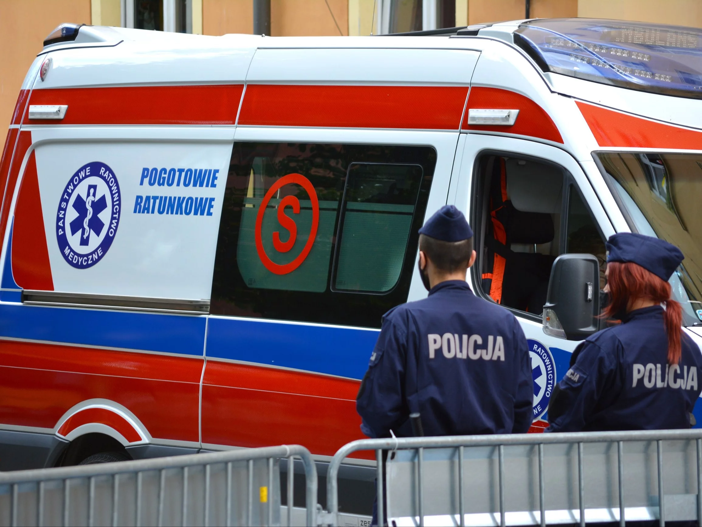 Nieprzytomny senior w centrum Warszawy. Skandaliczna rekcja Nieprzytomny senior w centrum Warszawy. Skandaliczna rekcja
