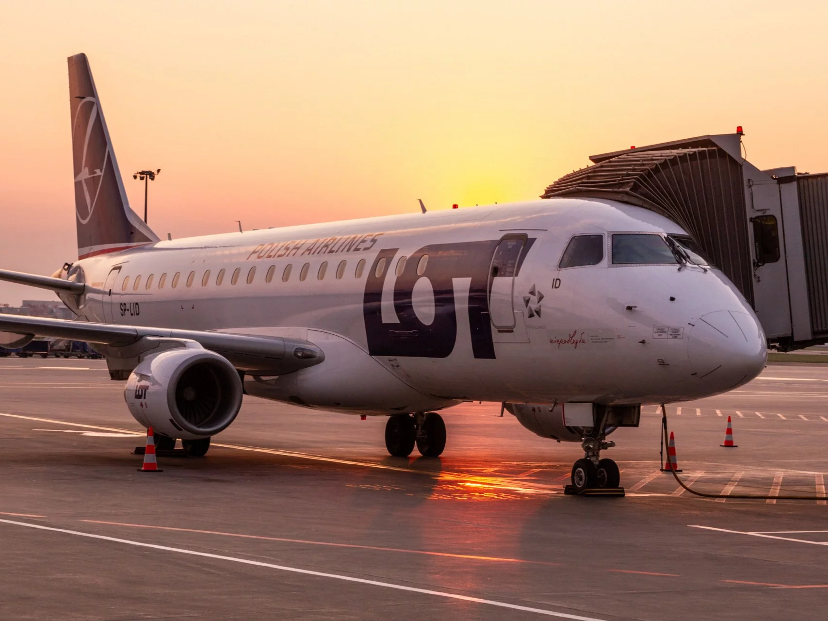 Pilot zobaczył to na kokpicie. Zdecydował o awaryjnym lądowaniu w Warszawie Pilot zobaczył to na kokpicie. Zdecydował o awaryjnym lądowaniu w Warszawie