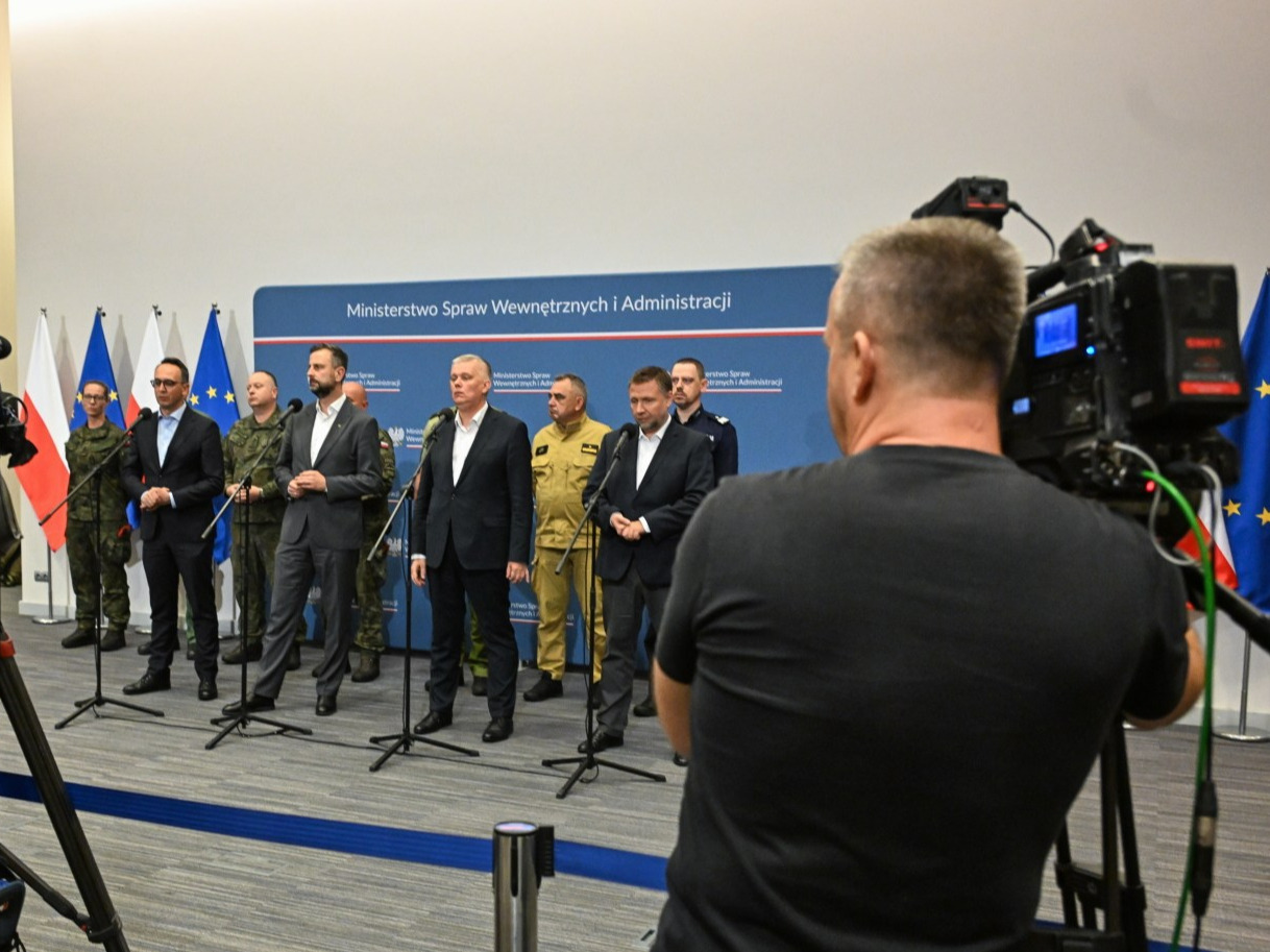 Połowa Polski zagrożona przez ulewne deszcze. MSWiA podało  „godzinę zero”