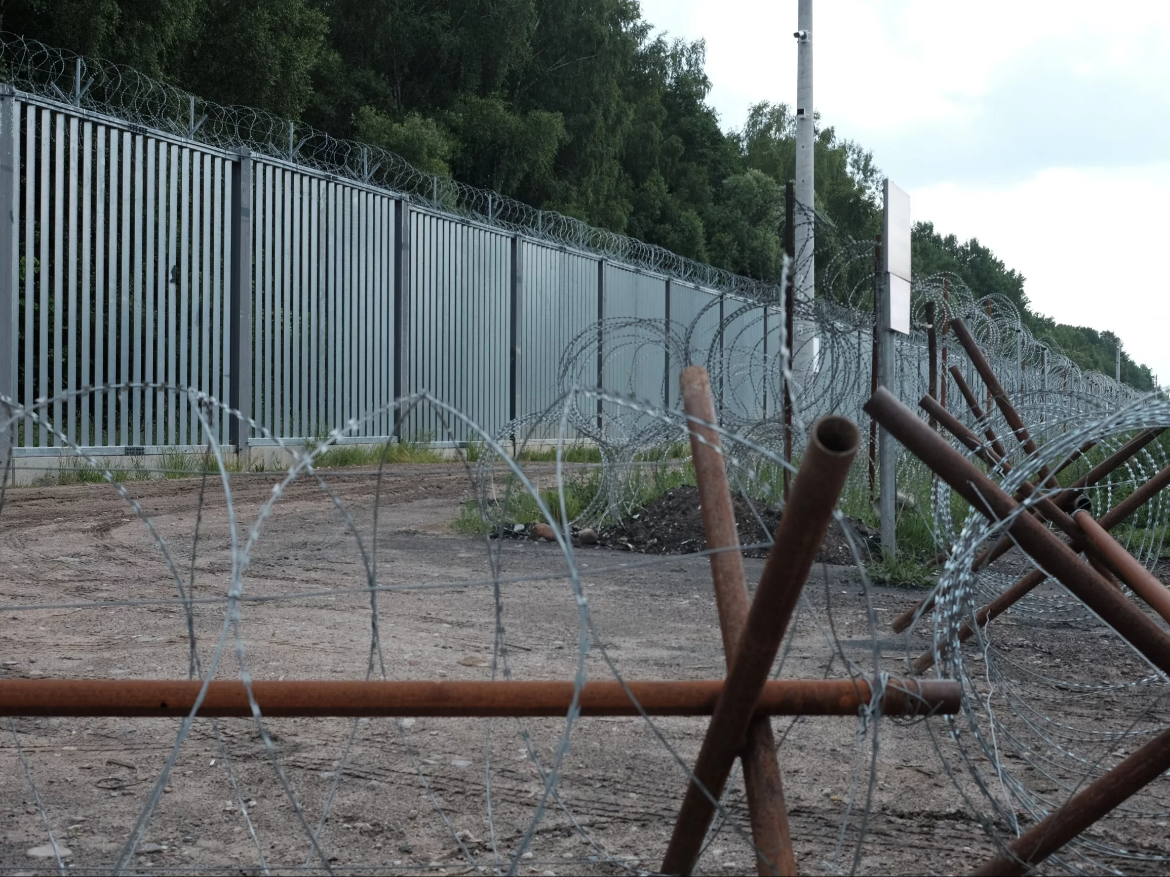 Polski żołnierz bił migranta kolbą karabinu. Nowe fakty w sprawie śledztwa Polski żołnierz bił migranta kolbą karabinu. Nowe fakty w sprawie śledztwa
