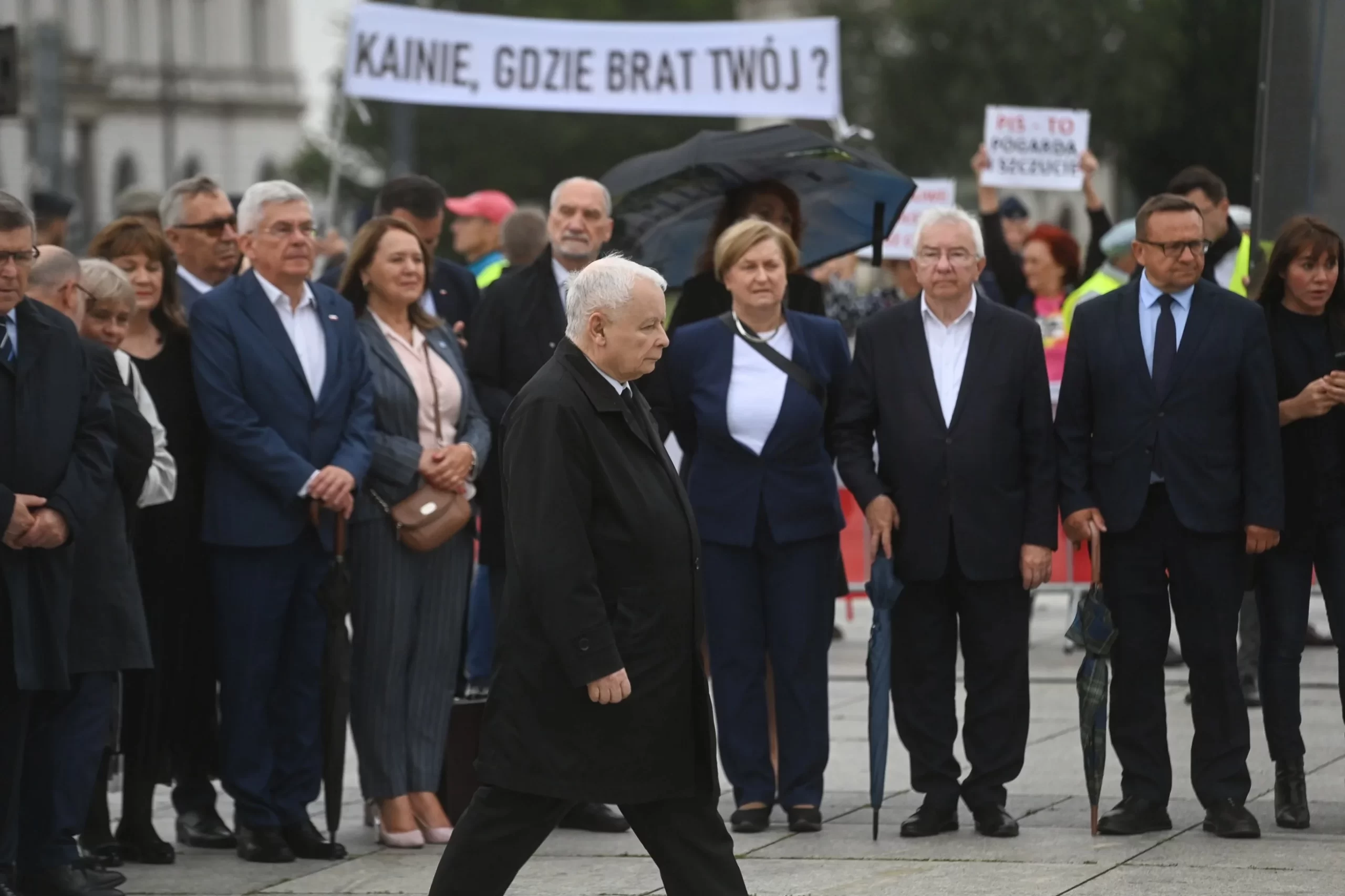 „Putinowska agentura” vs. „kłamca”. Gorąco podczas obchodów miesięcznicy smoleńskiej