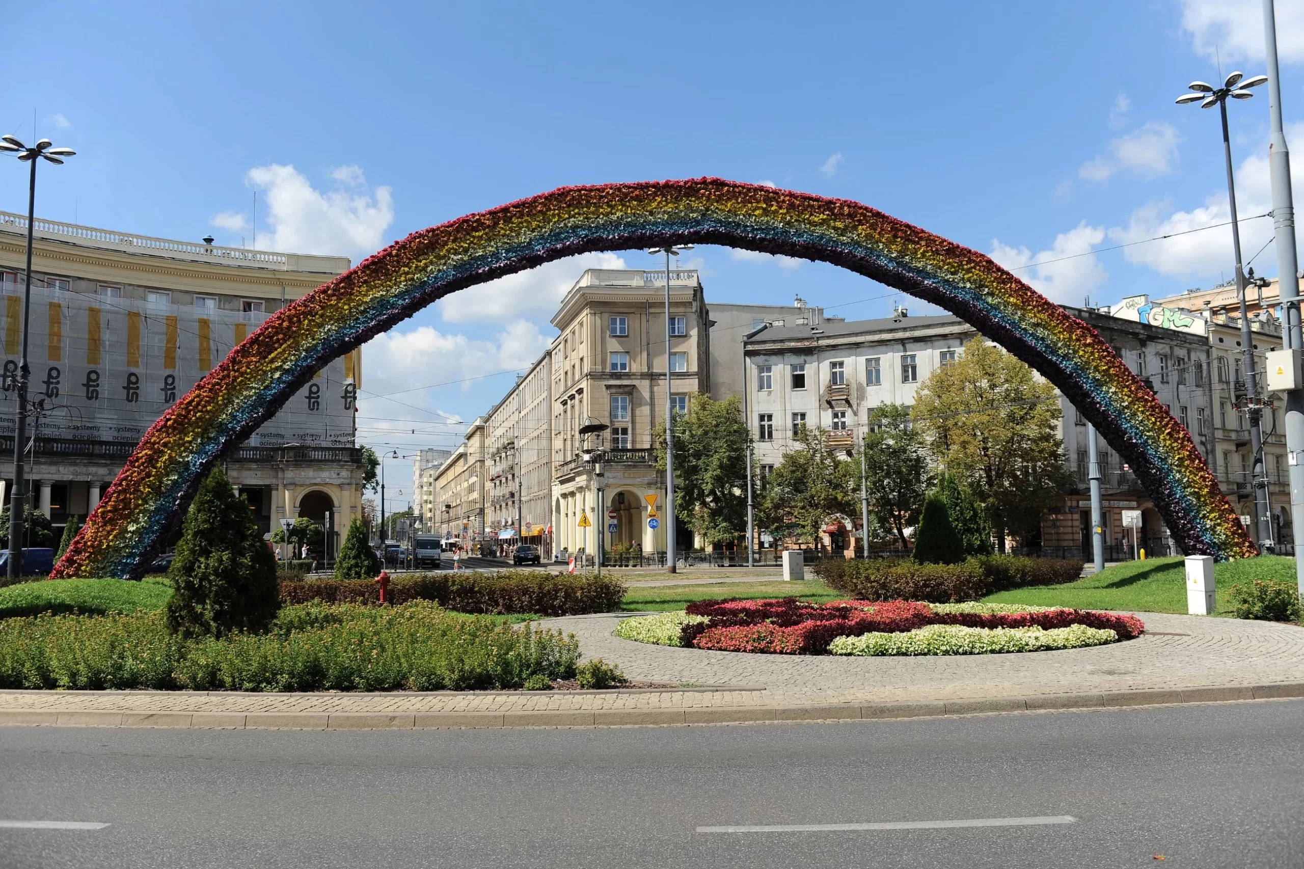 Tęcza powróci na plac Zbawiciela. Ten symbol podzielił Warszawę