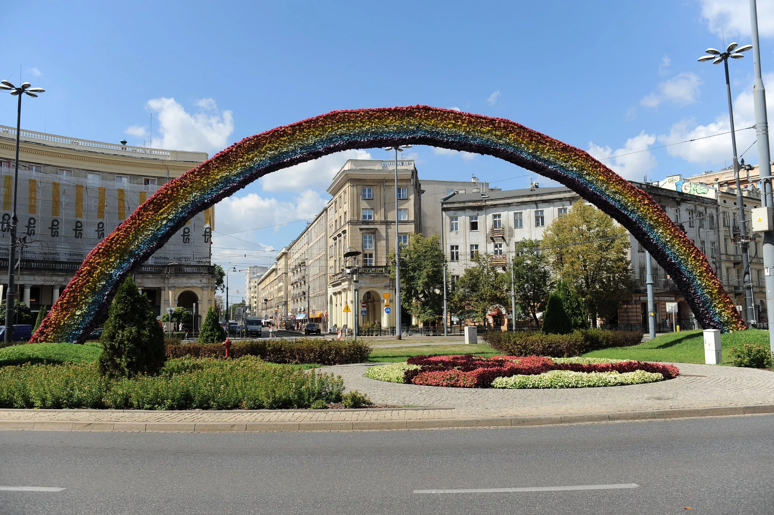 Tęcza powróci na plac Zbawiciela. Ten symbol podzielił Warszawę