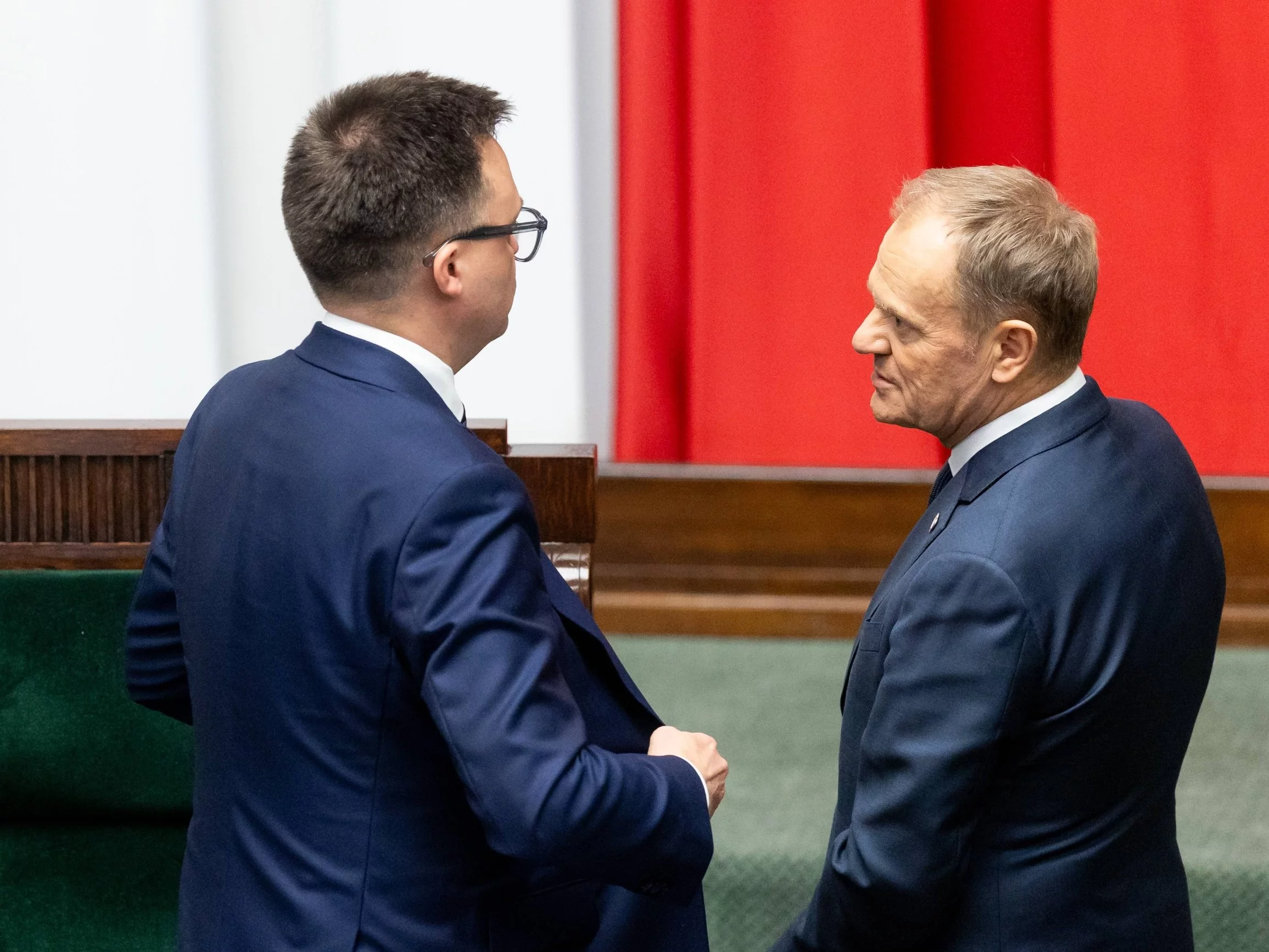 Tusk chciał opóźnienia zaprzysiężenia Nawrockiego? Nieoficjalnie miała paść propozycja dla Hołowni