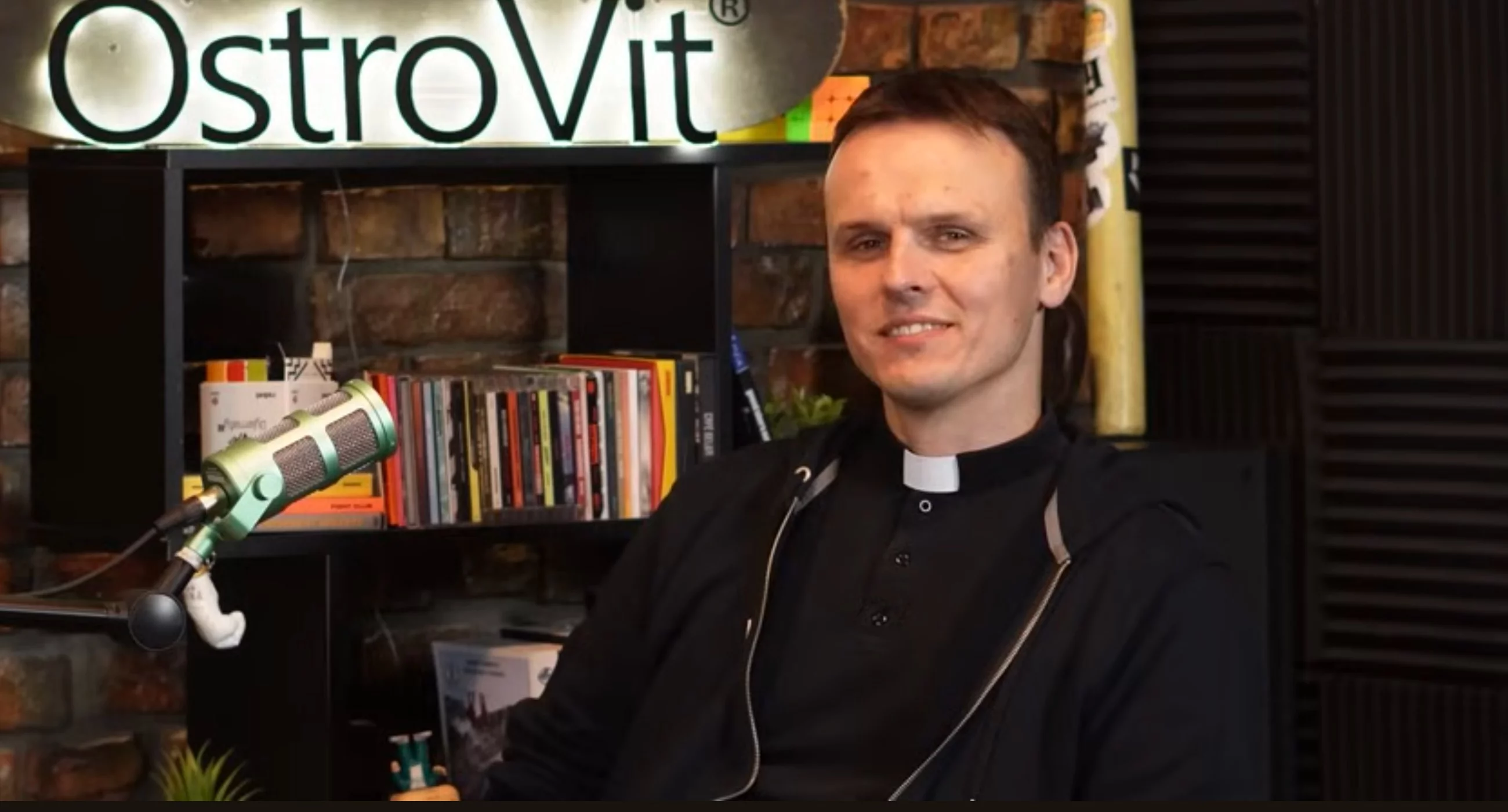 Tyle zarabiają księża w Polsce. Ks. Główczyński podał stawki