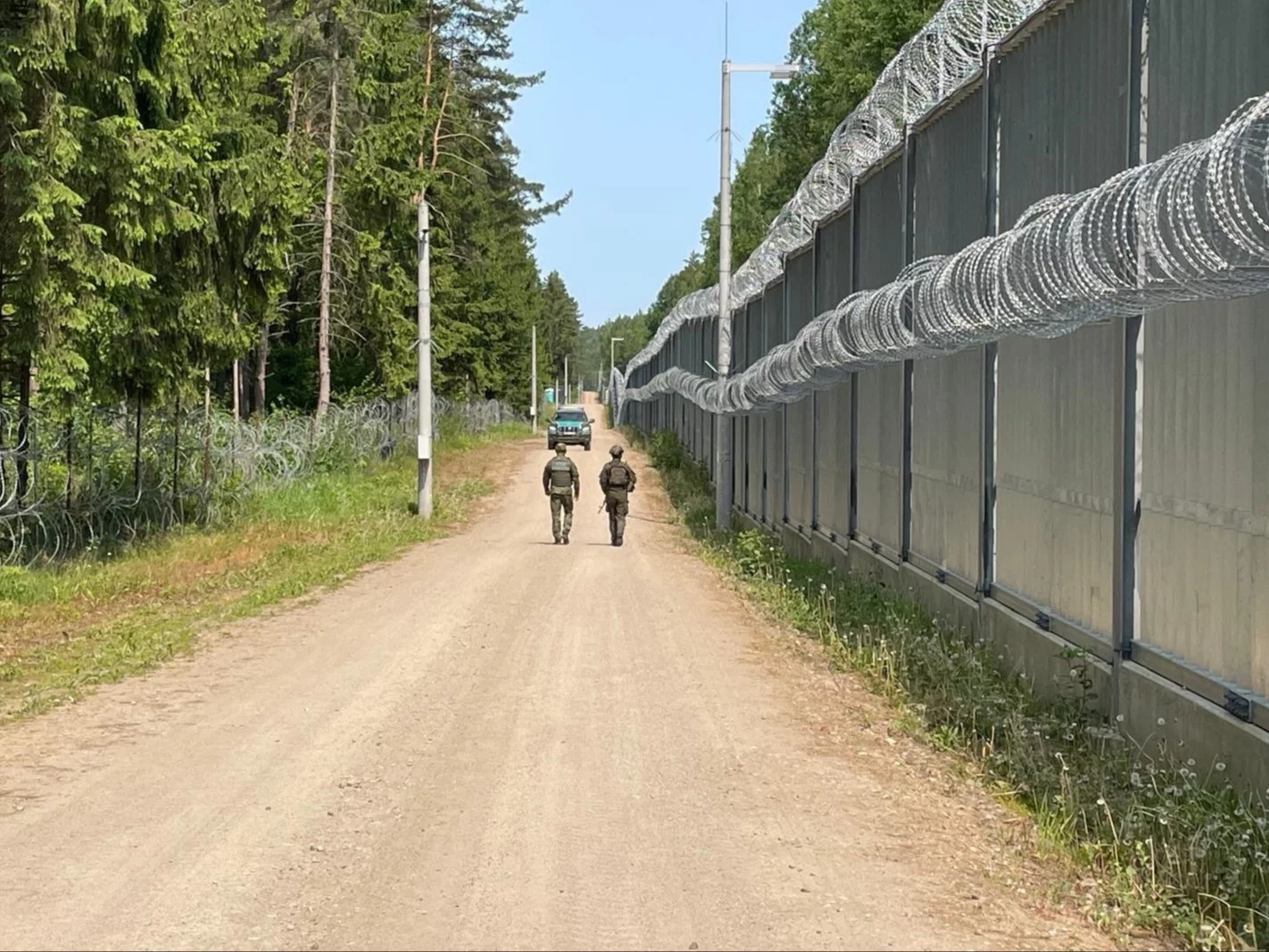 Żołnierze atakowani przez migrantów nie tylko kamieniami. Stanowcza reakcja MON Żołnierze atakowani przez migrantów nie tylko kamieniami. Stanowcza reakcja MON