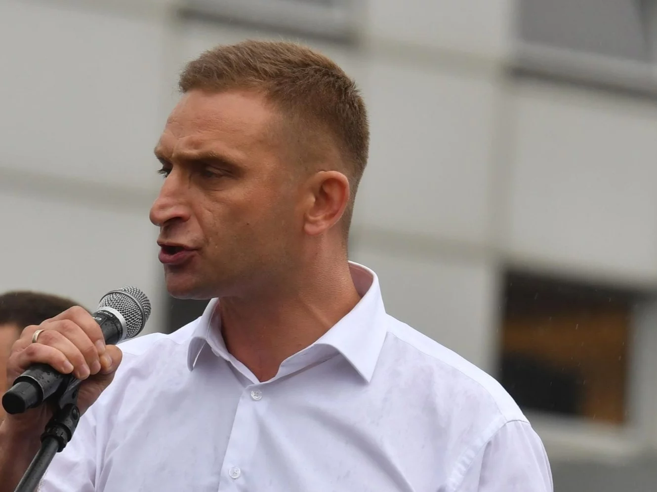 Czarne chmury nad Robertem Bąkiewiczem. Ma usłyszeć zarzuty Czarne chmury nad Robertem Bąkiewiczem. Ma usłyszeć zarzuty