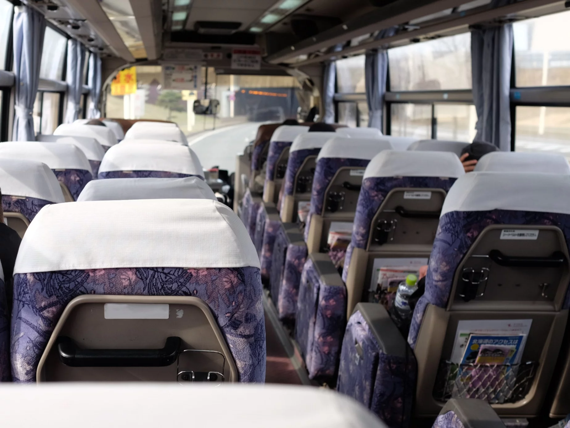 Tajemnicza śmierć pasażerki autobusu. Do ciała miała przyczepione telefony Tajemnicza śmierć pasażerki autobusu. Do ciała miała przyczepione telefony