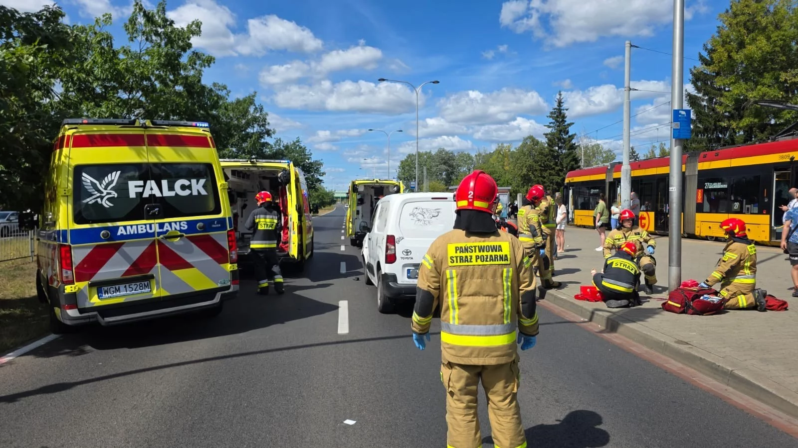 Tragedia w Warszawie. Samochód wjechał w pieszych