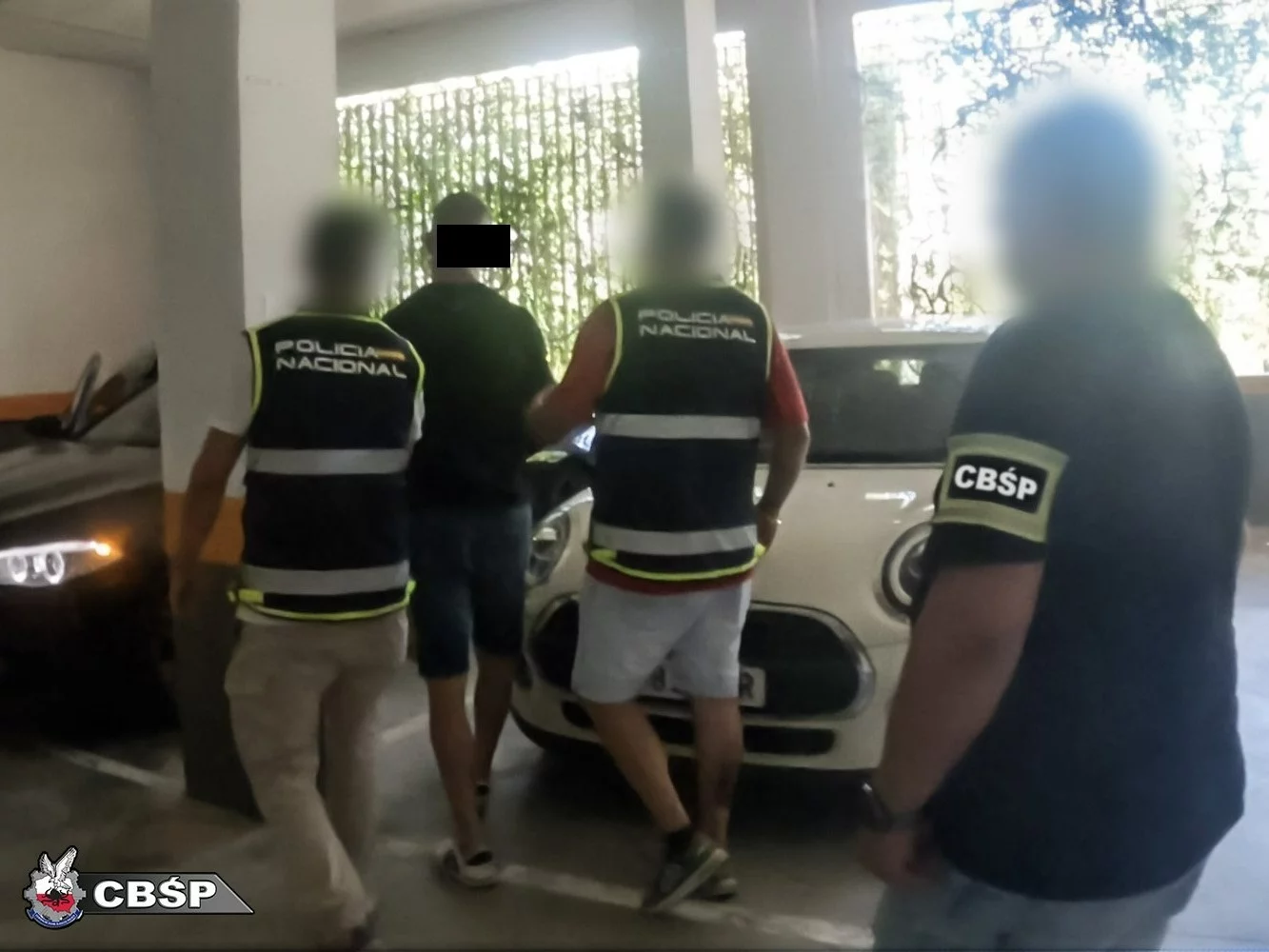 Uchodzi za szczególnie niebezpiecznego, sprawiedliwość dopadła go w Hiszpanii. Jest już w Polsce Uchodzi za szczególnie niebezpiecznego, sprawiedliwość dopadła go w Hiszpanii. Jest już w Polsce