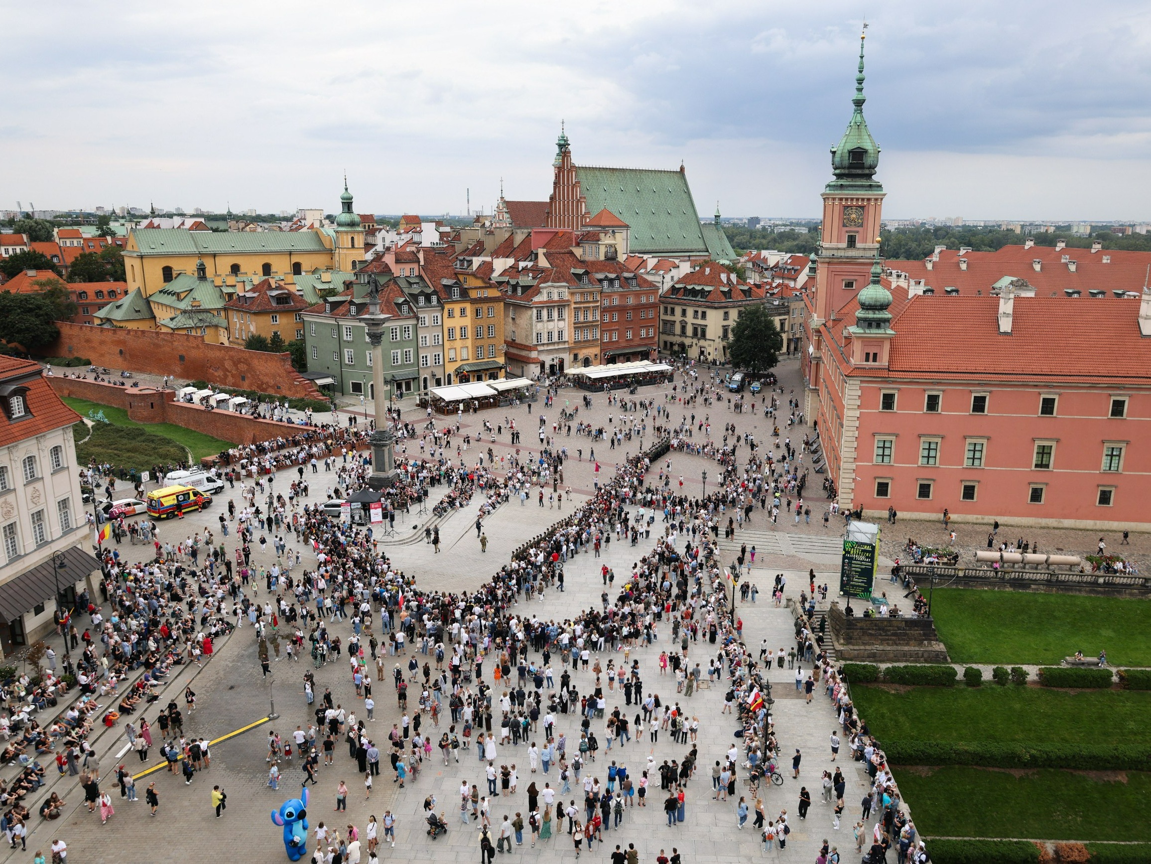 Warszawa wstrzymała oddech. Zawyły syreny, całe miasto stanęło Warszawa wstrzymała oddech. Zawyły syreny, całe miasto stanęło