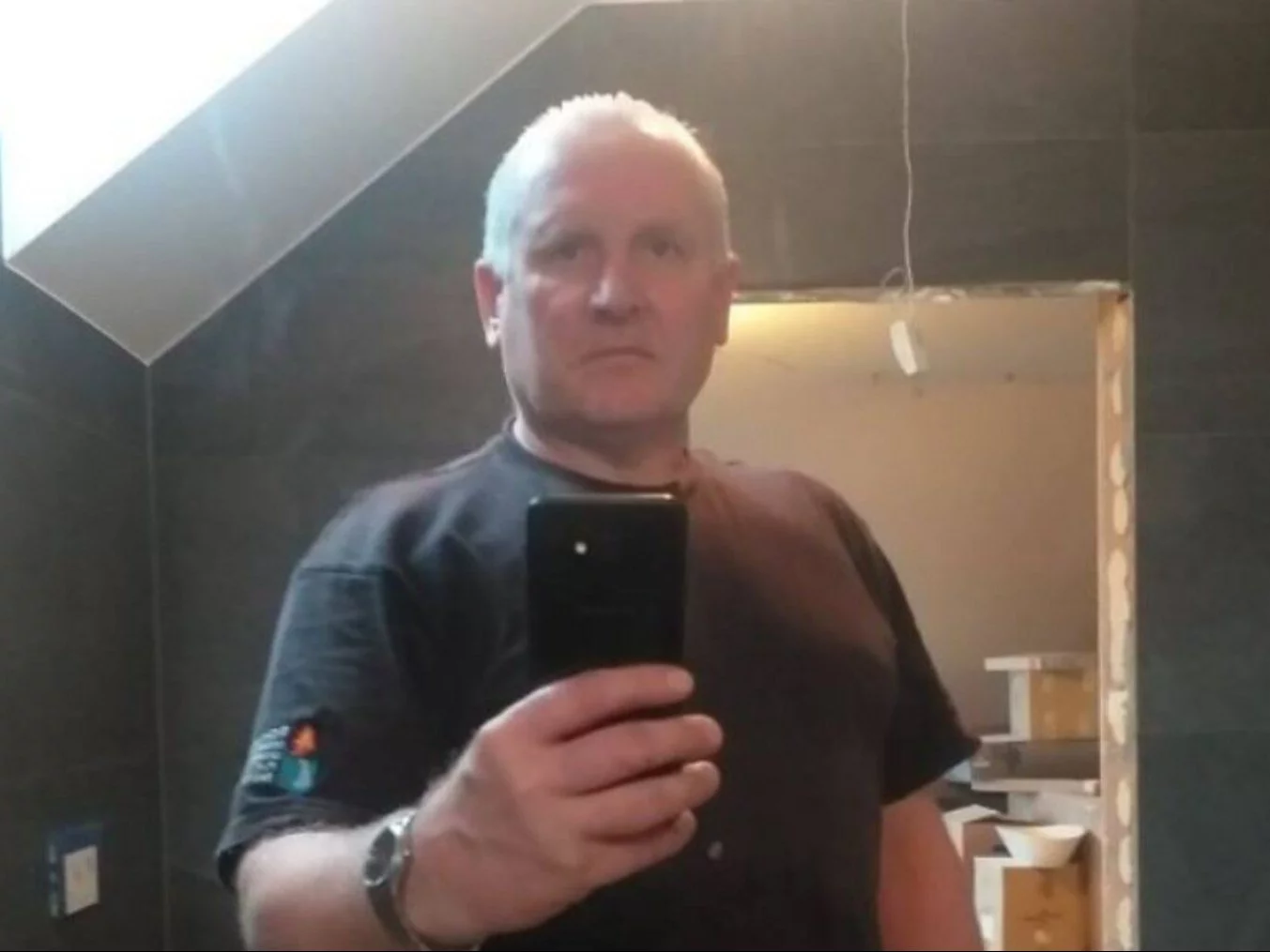 Jacek Jaworek miał w kryjówce telewizję, siłownię, a nawet ulubiony fotel. Nowe fakty Jacek Jaworek miał w kryjówce telewizję, siłownię, a nawet ulubiony fotel. Nowe fakty