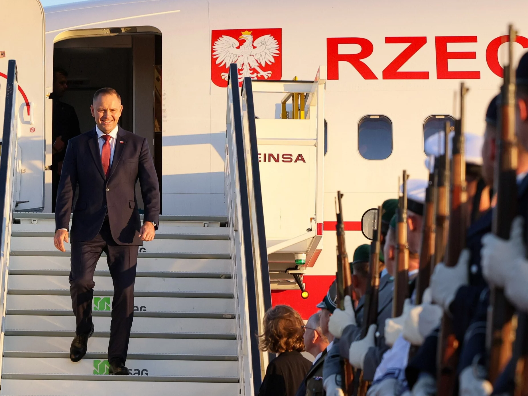 Niemcy drwią z Nawrockiego. „Posłaniec ze starym rachunkiem”