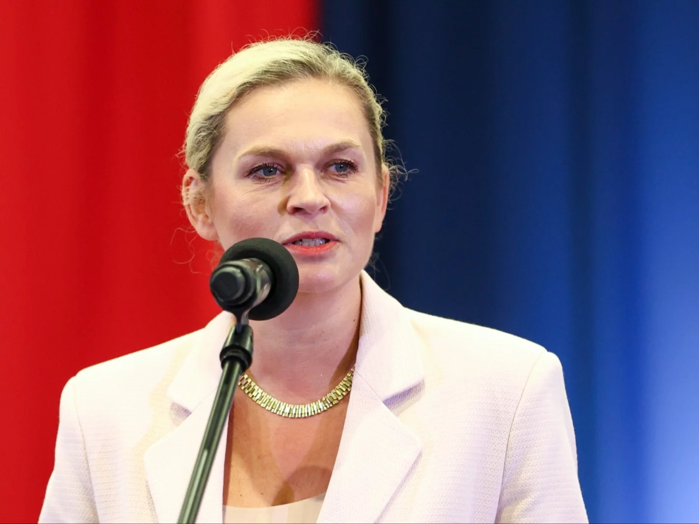 Nowacka ujawniła zarobki. Taki majątek ma szefowa MEN Nowacka ujawniła zarobki. Taki majątek ma szefowa MEN
