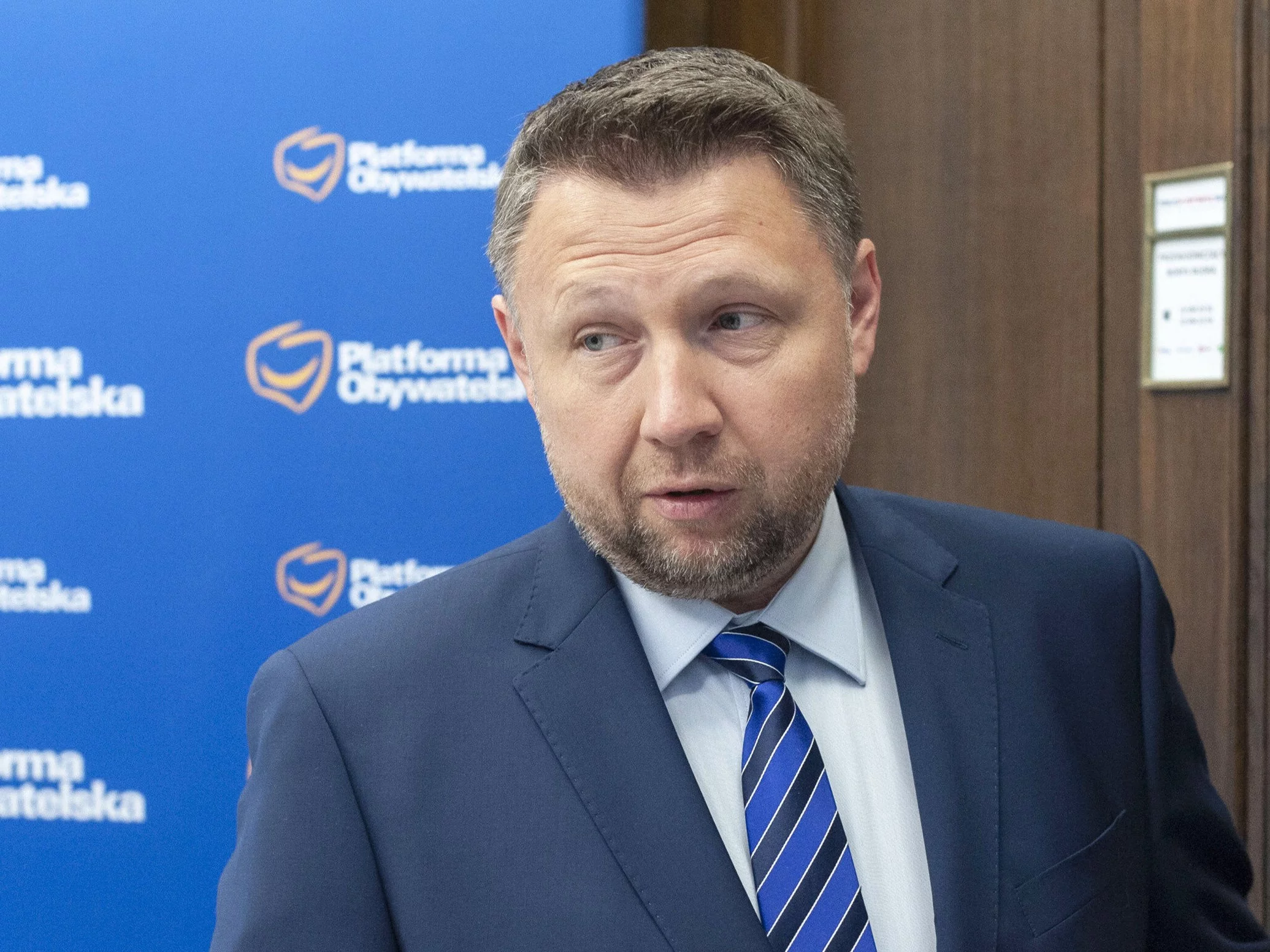 O prawdziwym władcy Warszawy i milionach w pewnych meblach. „Niedyskrecje do słuchania” O prawdziwym władcy Warszawy i milionach w pewnych meblach. „Niedyskrecje do słuchania”