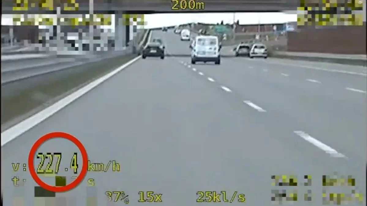 Policjanci przerwali szaleńczą jazdę kierowcy porsche. Pomiar prędkości nie pozostawiał złudzeń