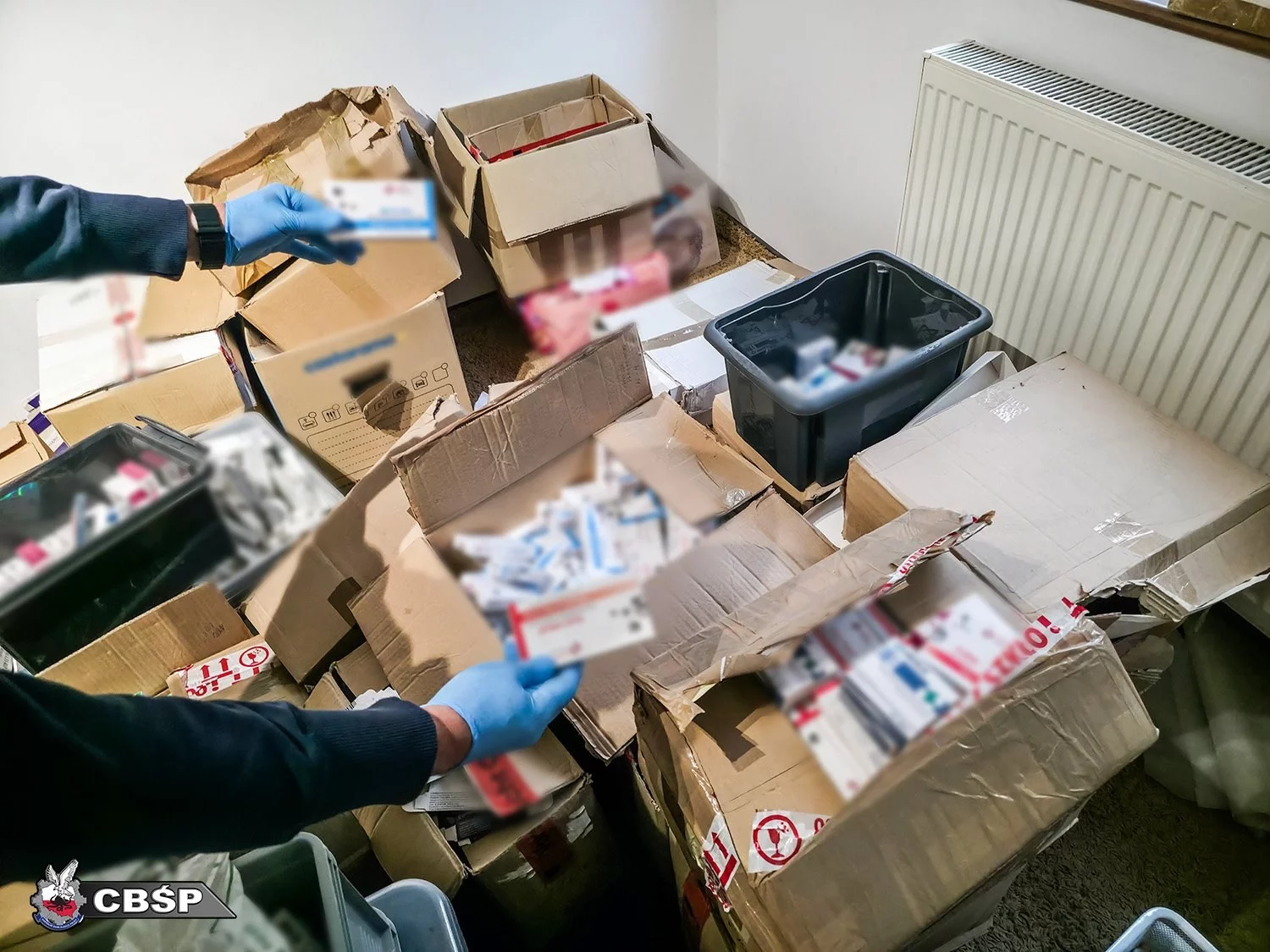 Prowadzili największą nielegalną fabrykę leków. Straty na 20 mln zł Prowadzili największą nielegalną fabrykę leków. Straty na 20 mln zł