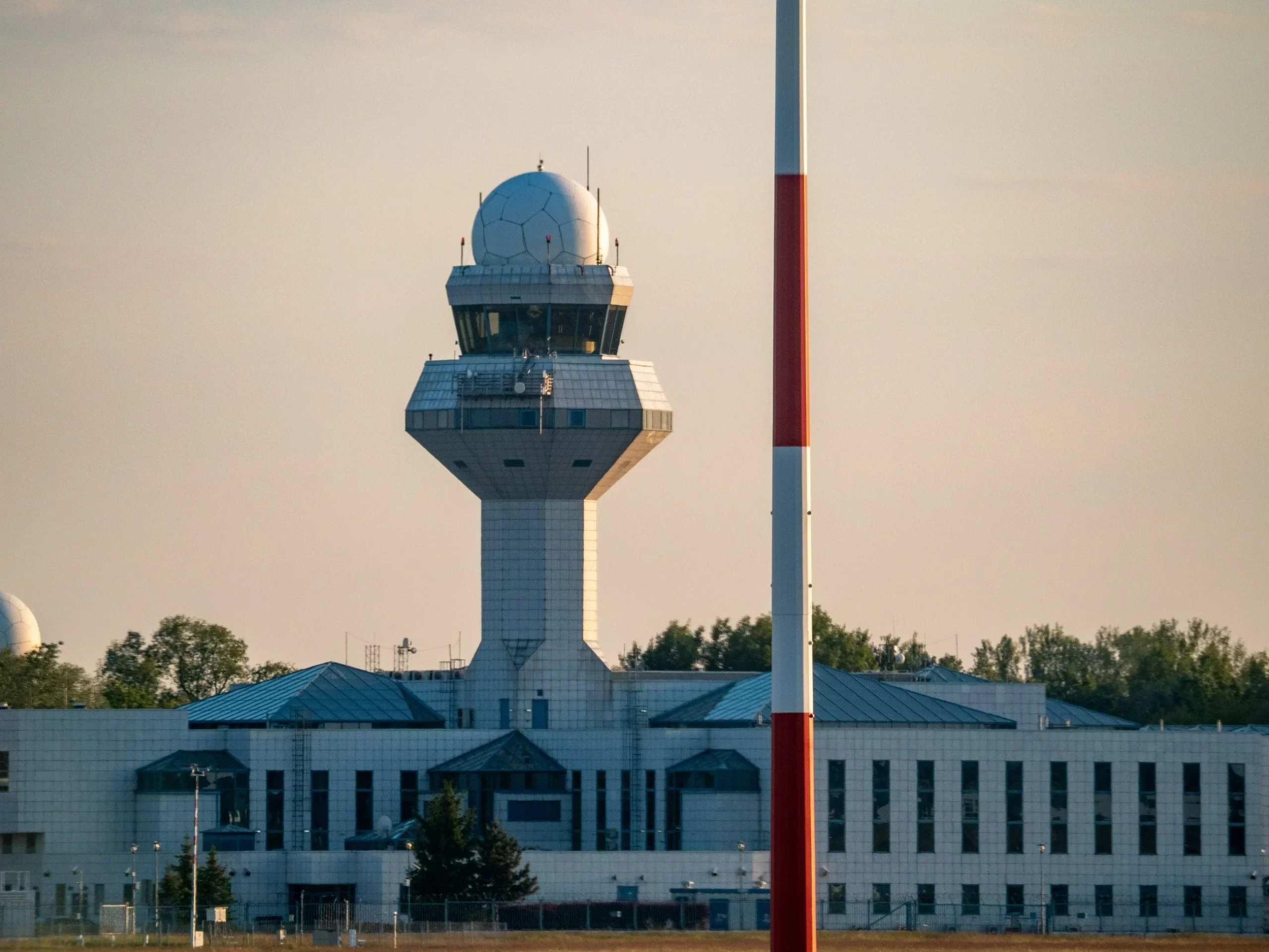 Rosyjskie drony naruszyły polską przestrzeń powietrzną. Zamknięto cztery lotniska Rosyjskie drony naruszyły polską przestrzeń powietrzną. Zamknięto cztery lotniska