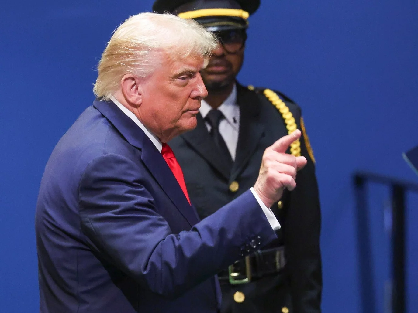 Trump zaskoczył słowami o Ukrainie. Sikorski reaguje