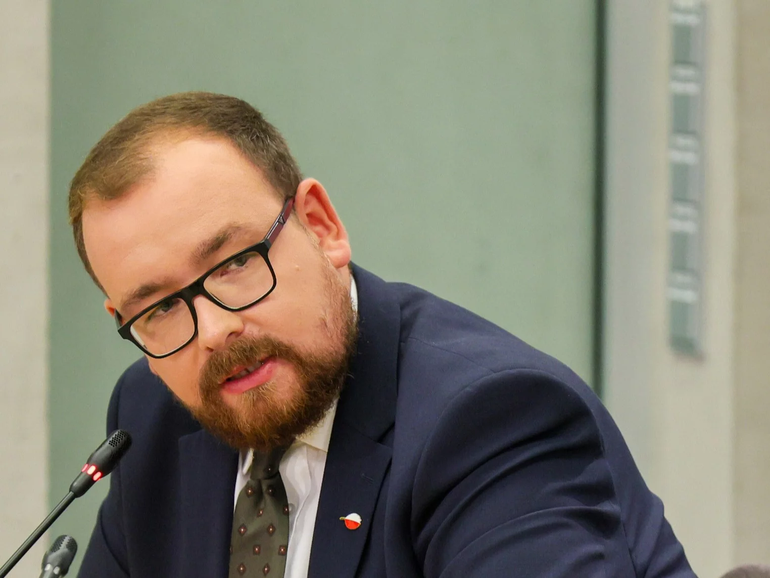 Zaskakujące sceny podczas przesłuchania Ziobry. Padł cytat z kultowego filmu Zaskakujące sceny podczas przesłuchania Ziobry. Padł cytat z kultowego filmu