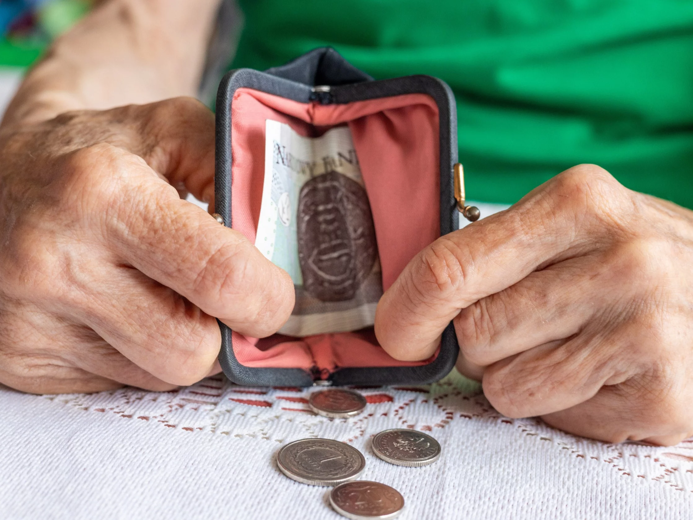 Zmiany w emeryturach. Ci seniorzy dostaną dwa przelewy