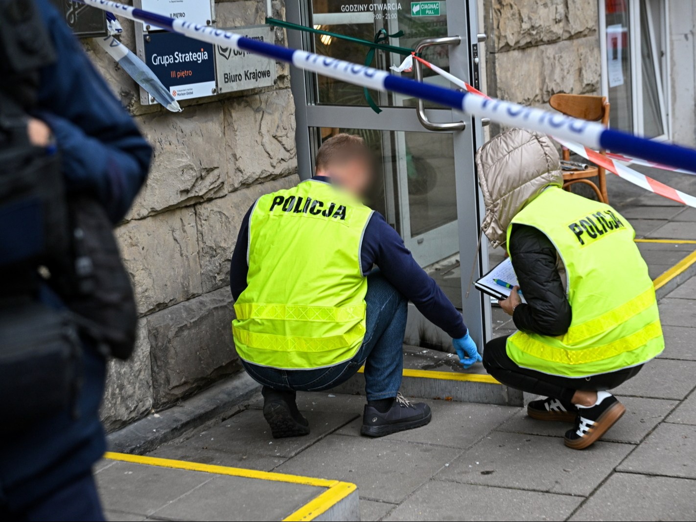 Atak na biuro Platformy Obywatelskiej. Nieoficjalnie: Policja ma kilka nagrań Atak na biuro Platformy Obywatelskiej. Nieoficjalnie: Policja ma kilka nagrań