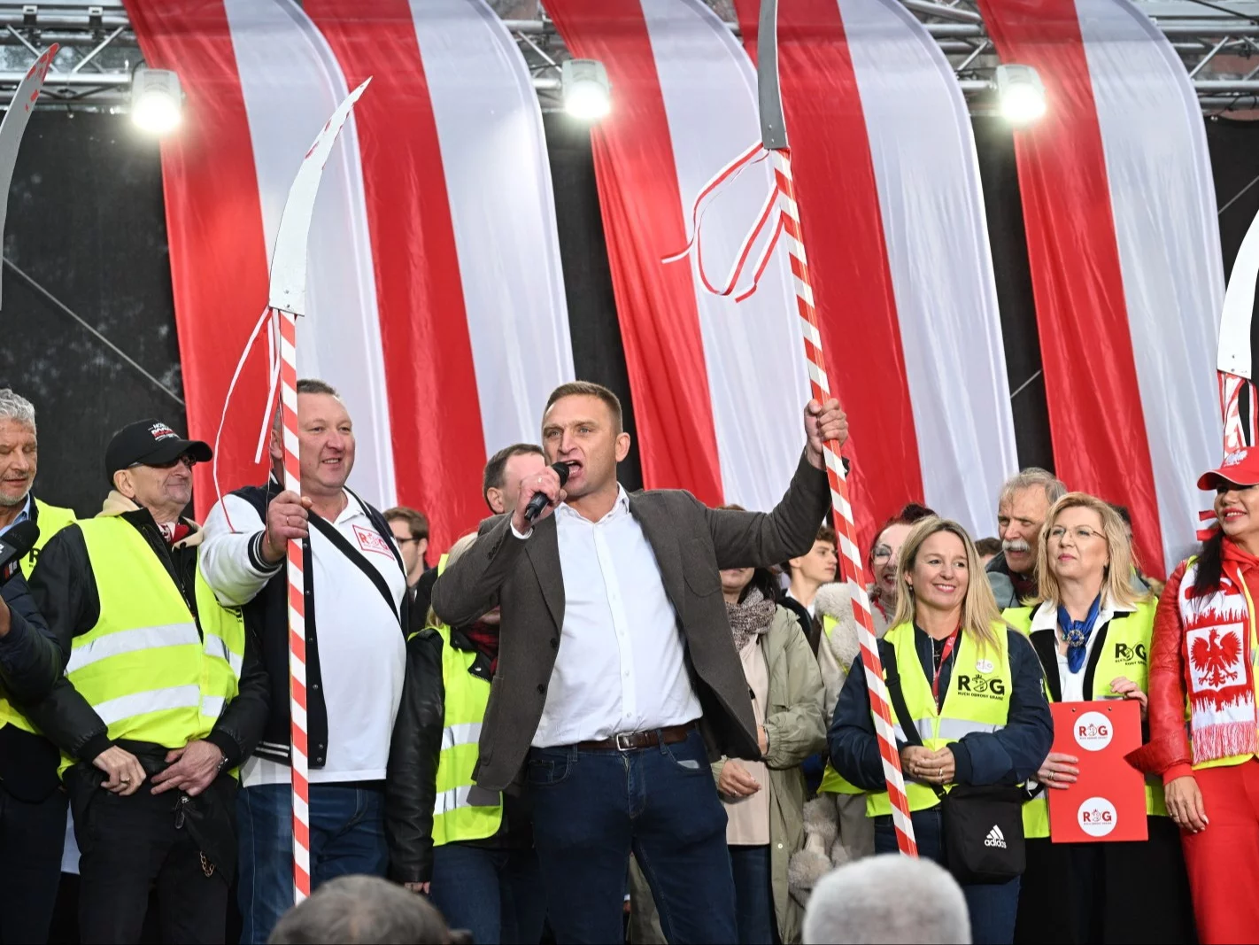 Bąkiewicz wywołał skandal na marszu PiS. Słynne słowa mordercy to dopiero początek