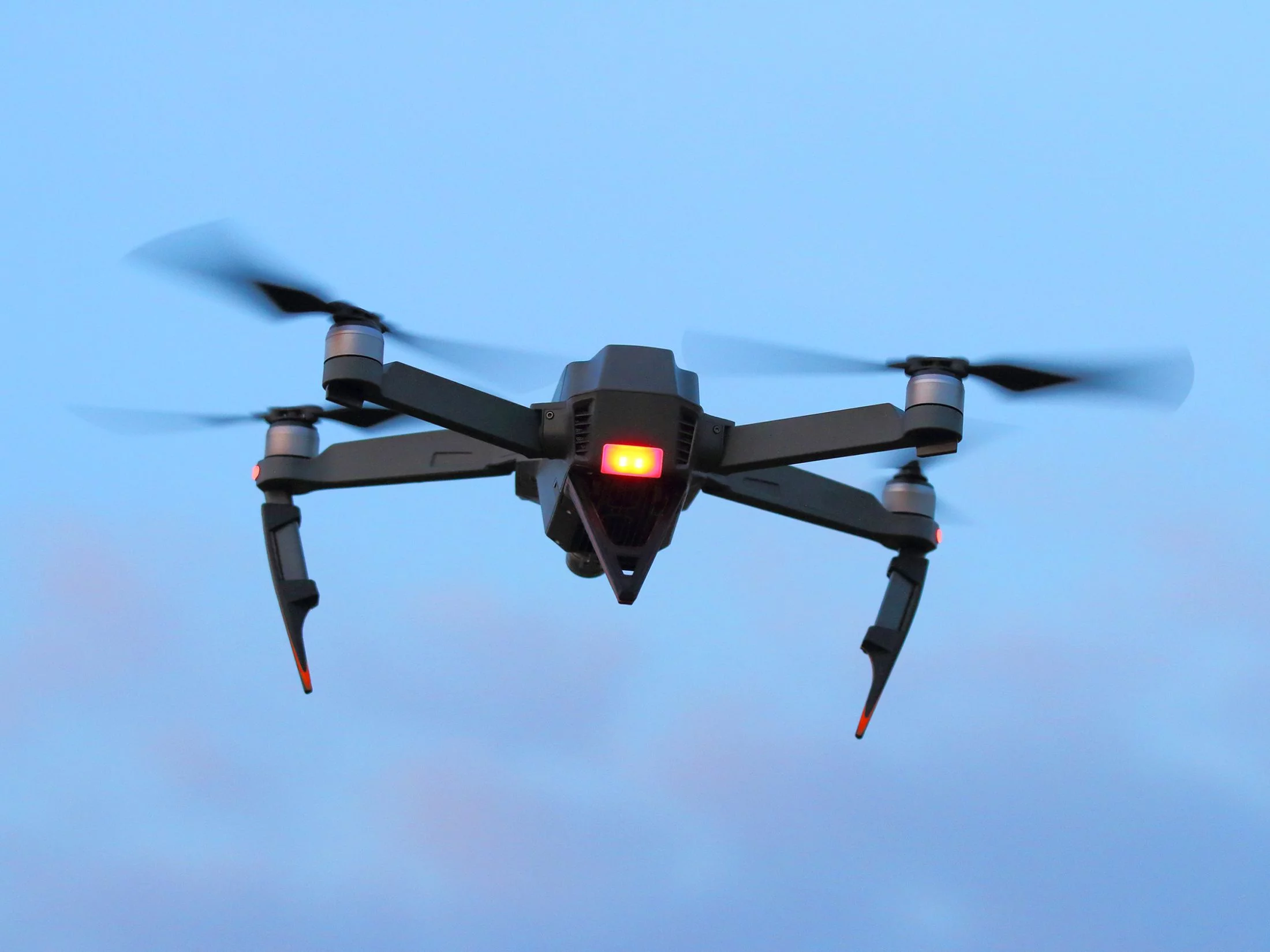 Dziennikarz latał dronem nad infrastrukturą krytyczną. Nikt go nie powstrzymał Dziennikarz latał dronem nad infrastrukturą krytyczną. Nikt go nie powstrzymał