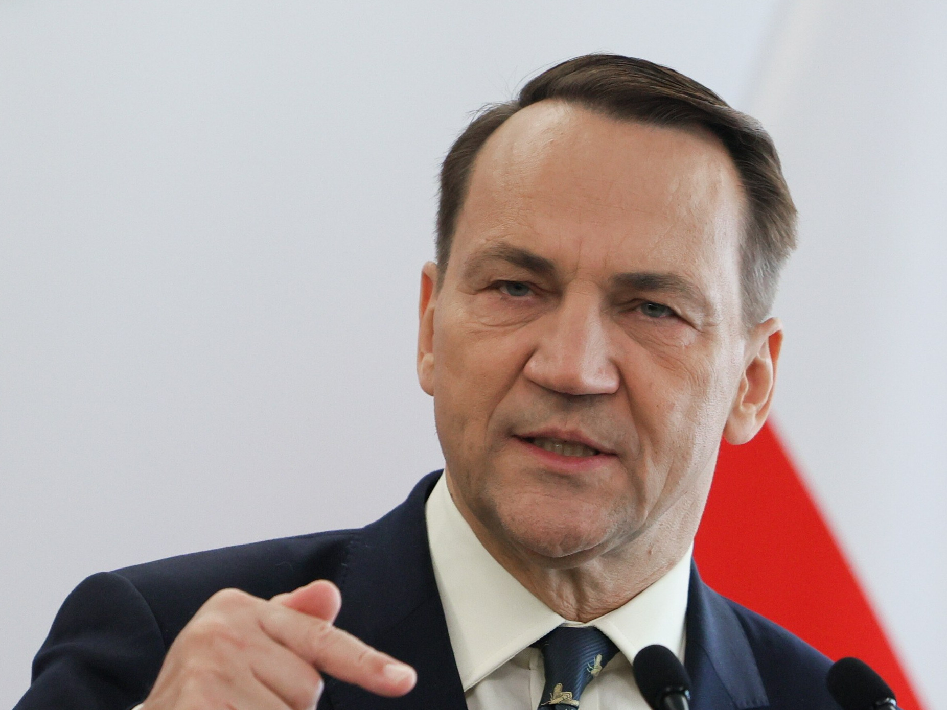 Gorzkie słowa węgierskiego ministra o Polsce. Tak odpowiedział mu Sikorski Gorzkie słowa węgierskiego ministra o Polsce. Tak odpowiedział mu Sikorski
