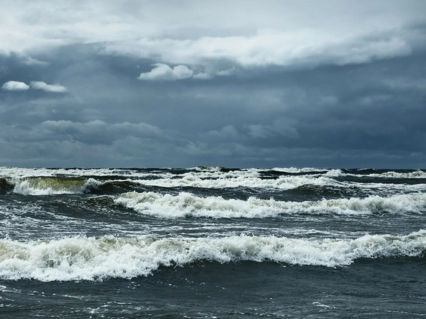Groźny sztorm na Bałtyku. Akcja ratunkowa w Zatoce Gdańskiej